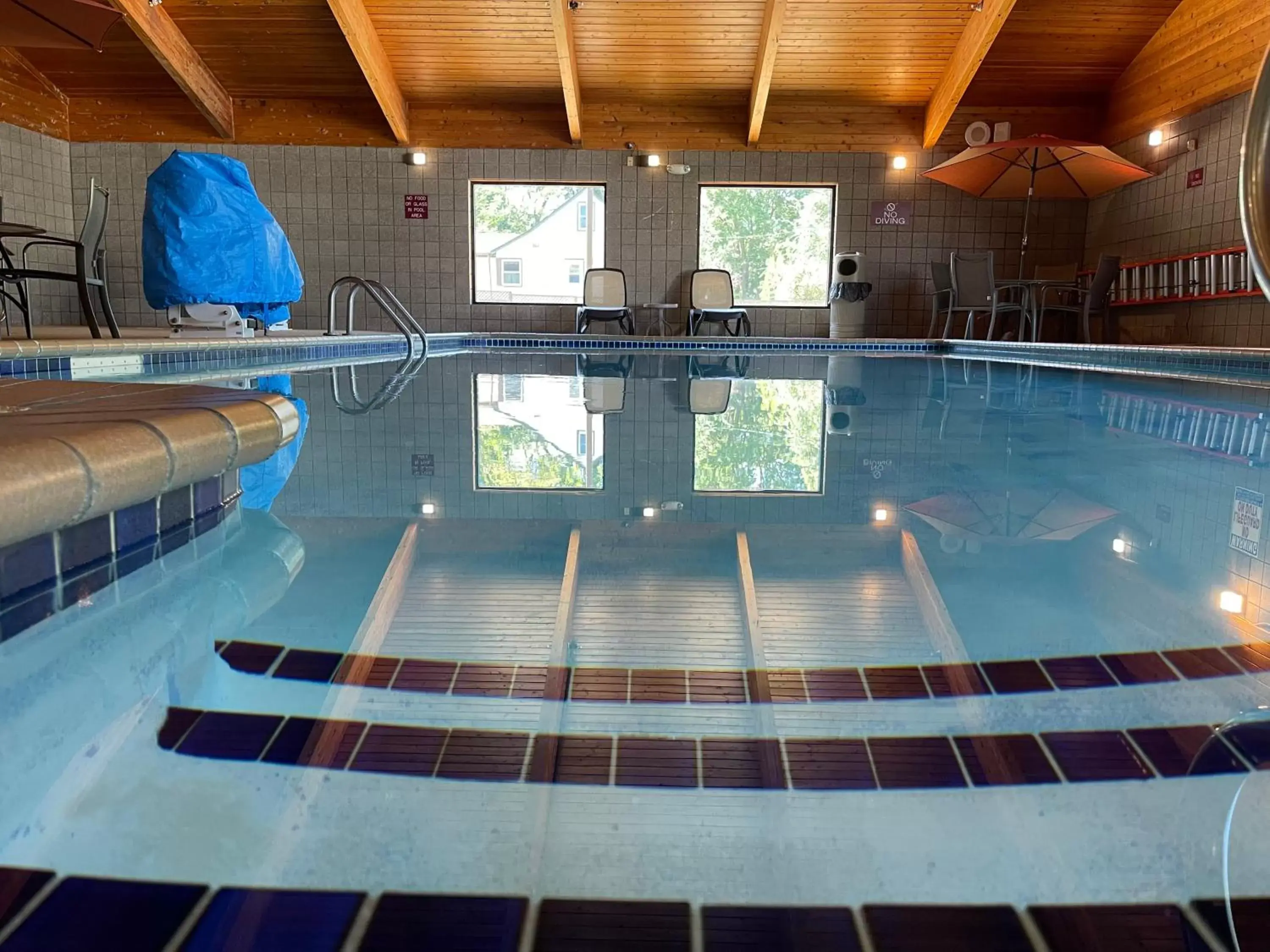 Swimming Pool in Nichols Inn & Suites