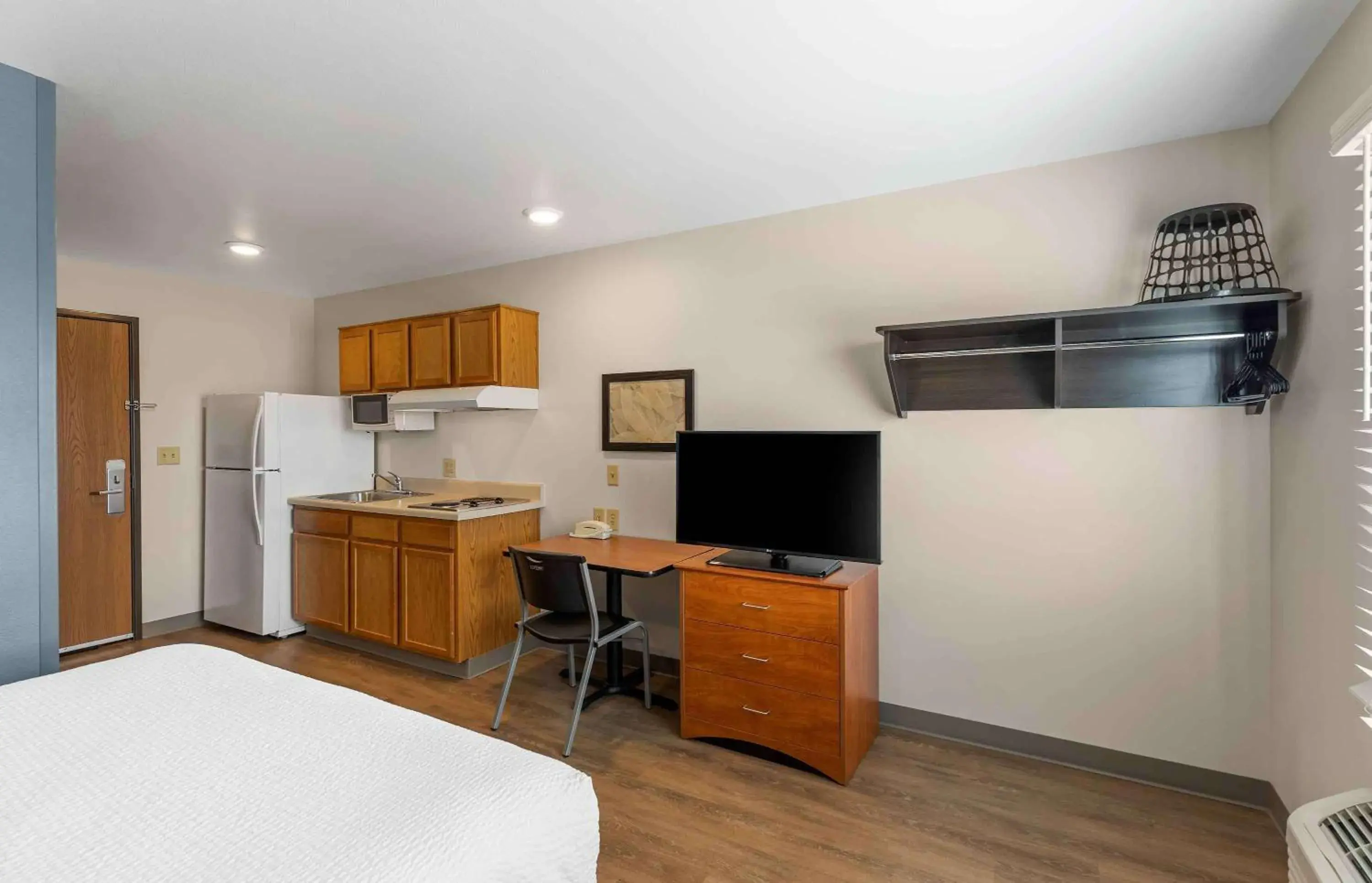 Bedroom, Bed in Extended Stay America Select Suites - Firestone