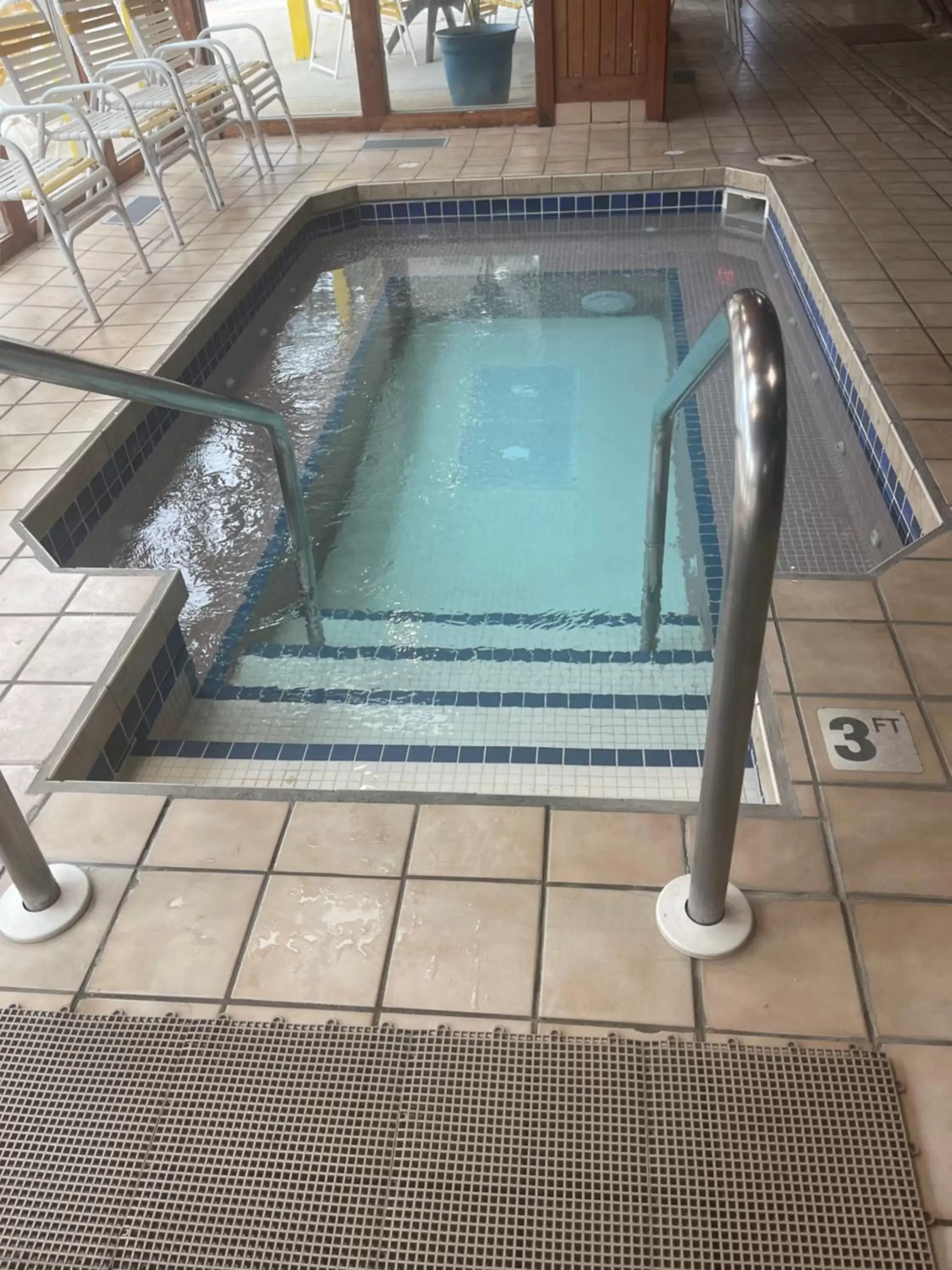 Hot Tub, Swimming Pool in Caribbean Club Resort