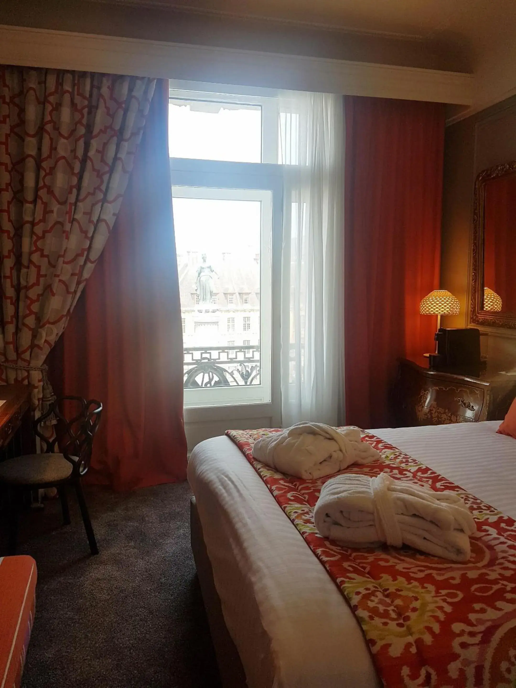 City view, Bed in Grand Hotel Bellevue - Grand Place