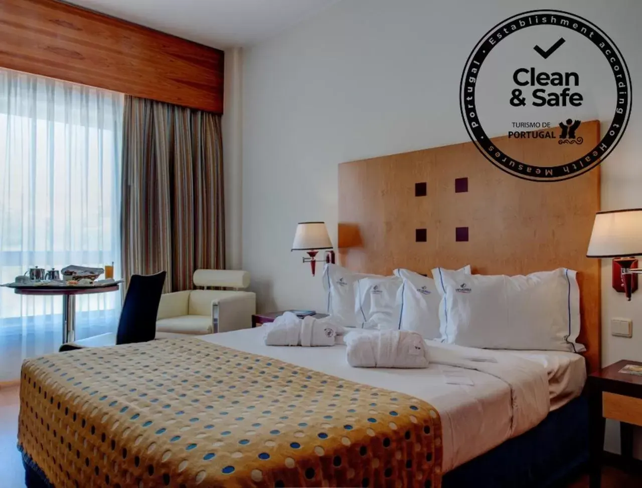 Bed in VIP Executive Santa Iria Hotel