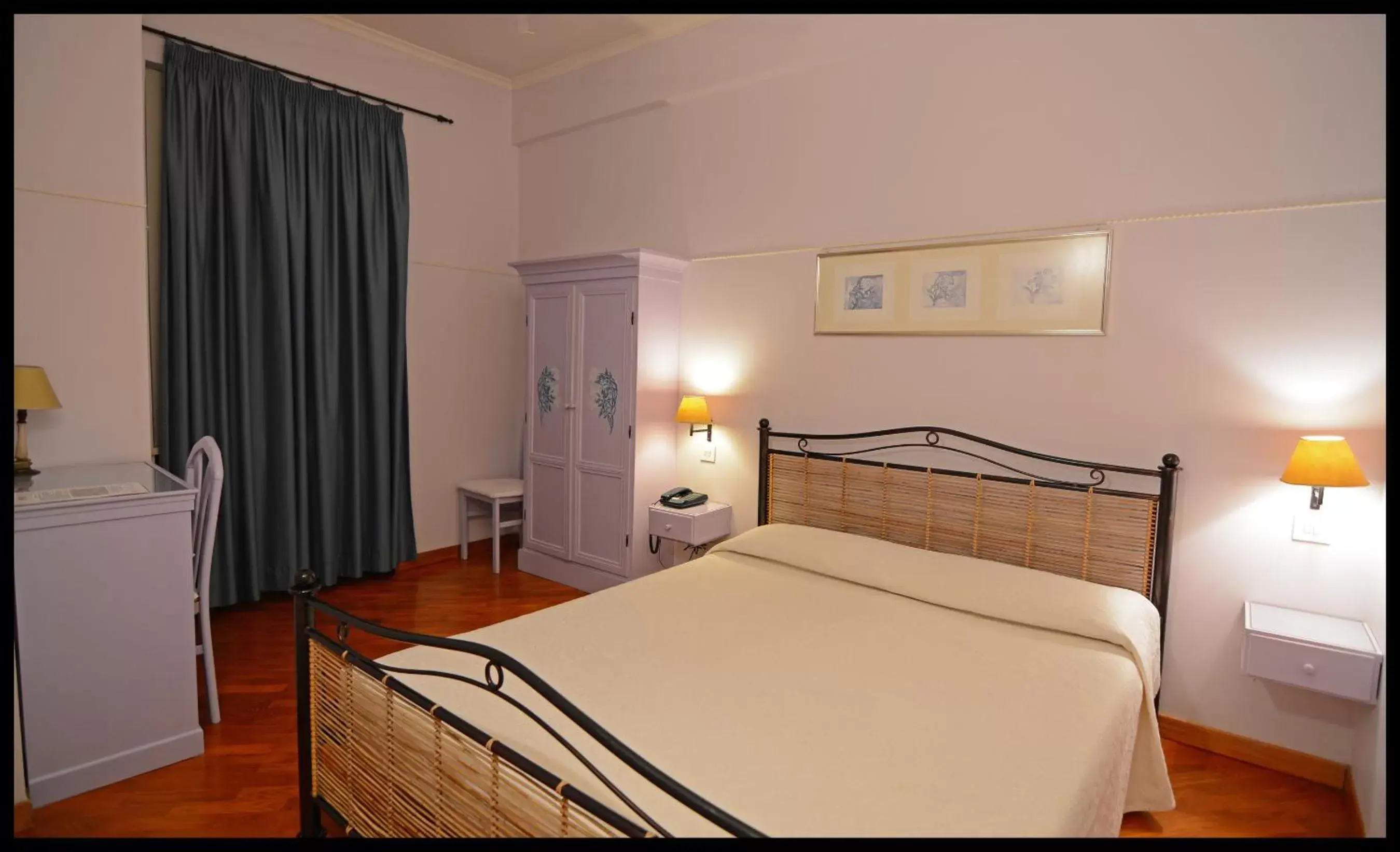 Bedroom, Bed in Liliumhotel