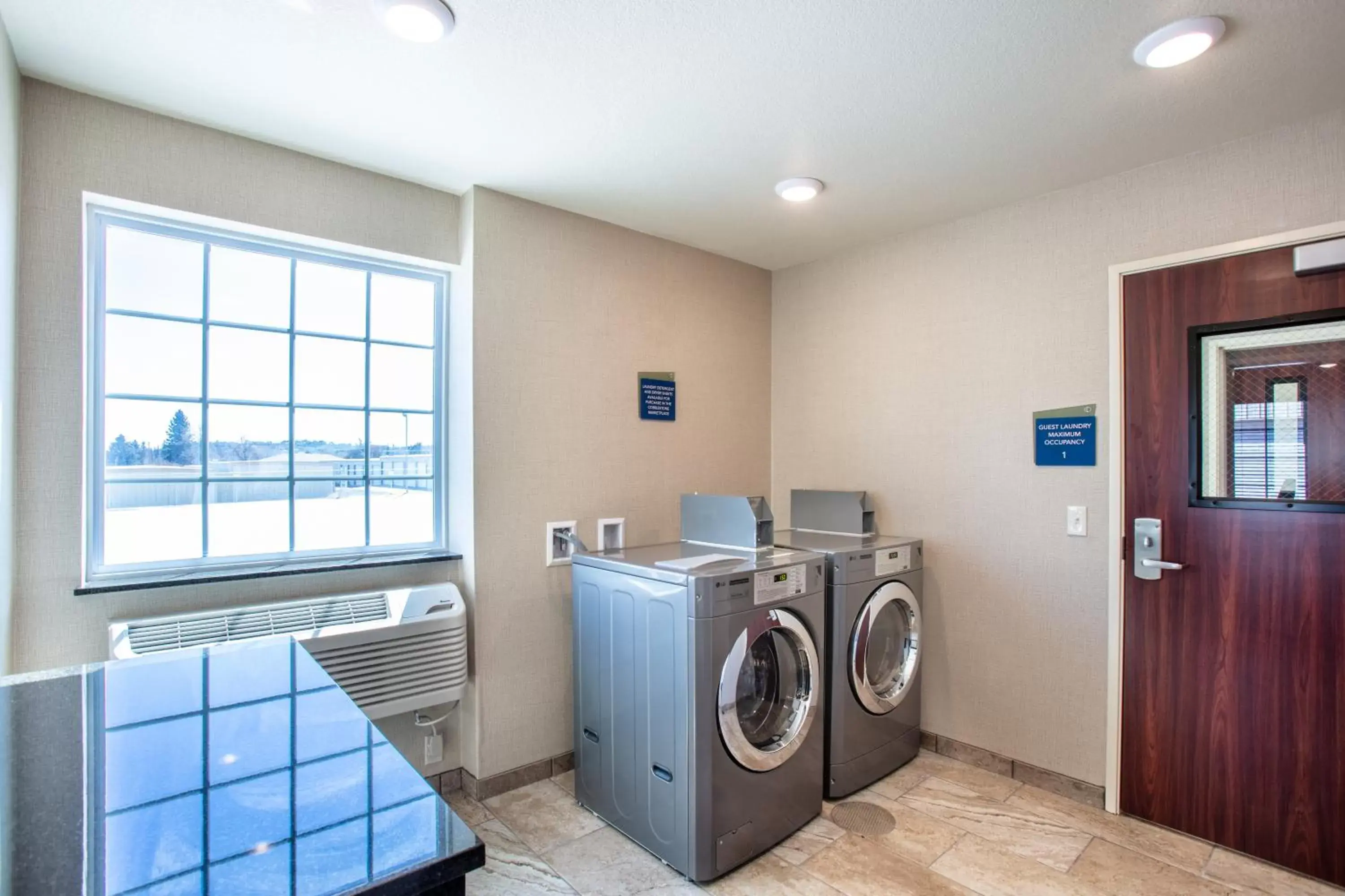 laundry, Kitchen/Kitchenette in Cobblestone Inn & Suites - Pine Bluffs