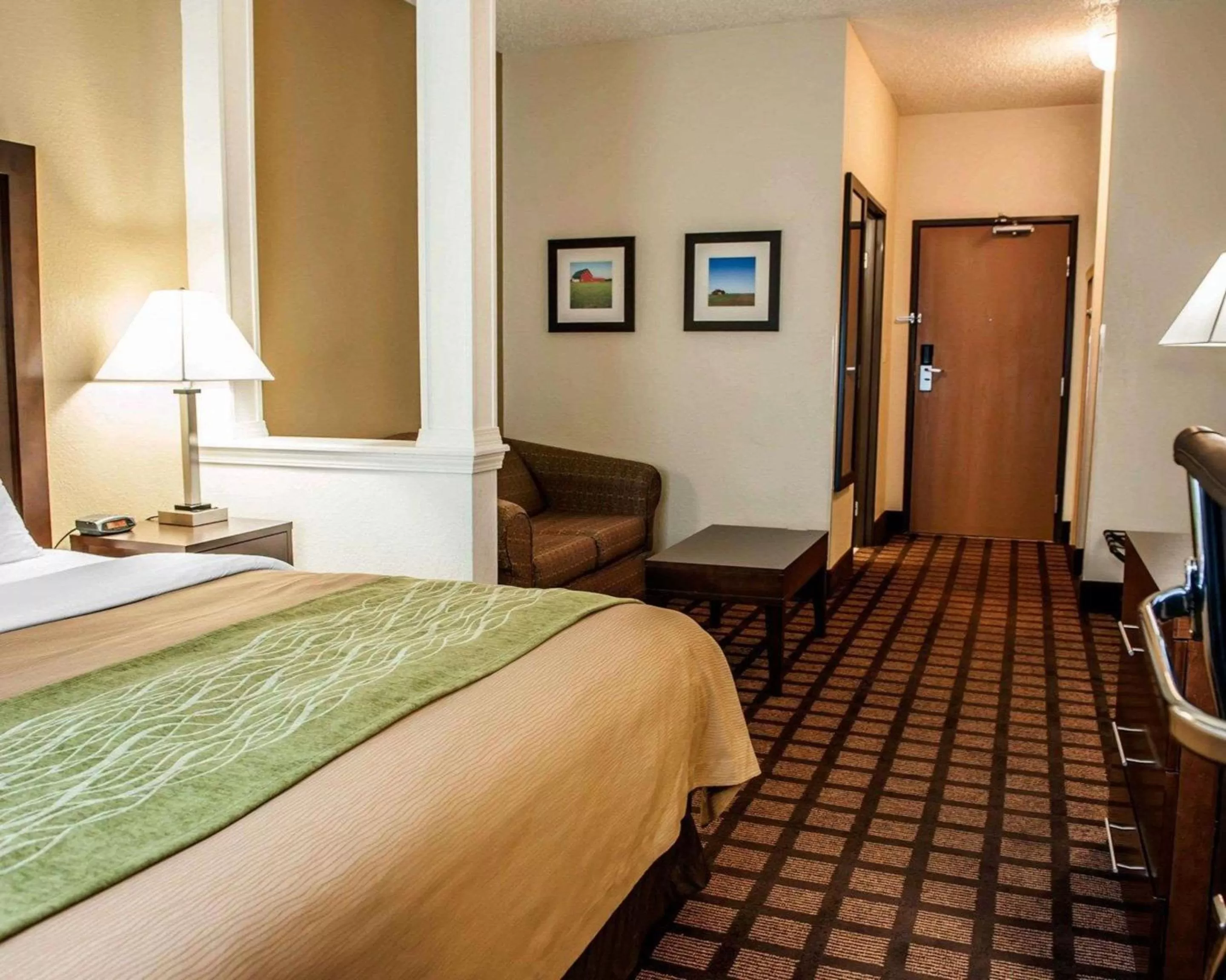 Photo of the whole room, Bed in Baymont by Wyndham Richmond I-70