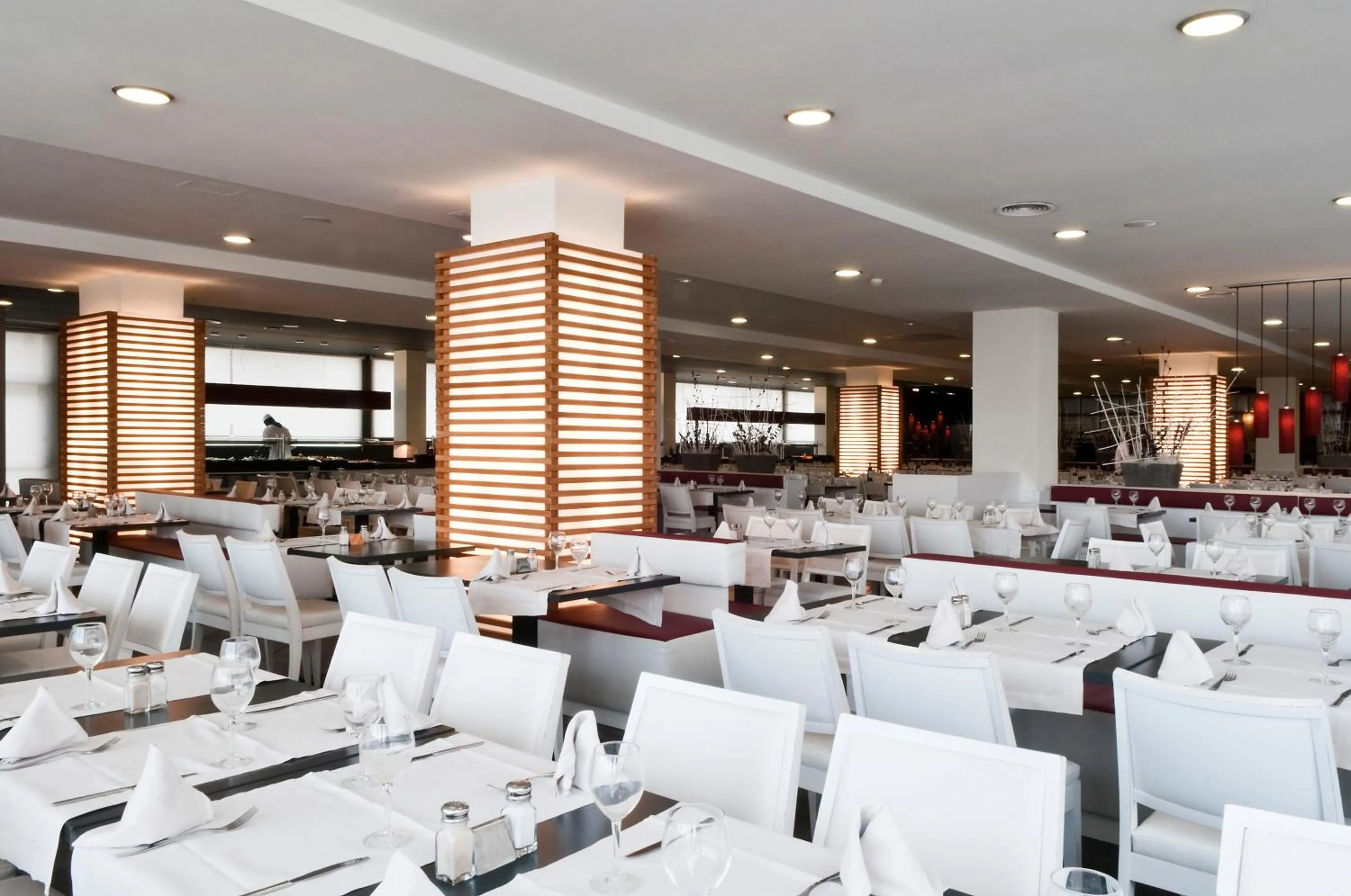 Restaurant/places to eat in Hotel Augustus