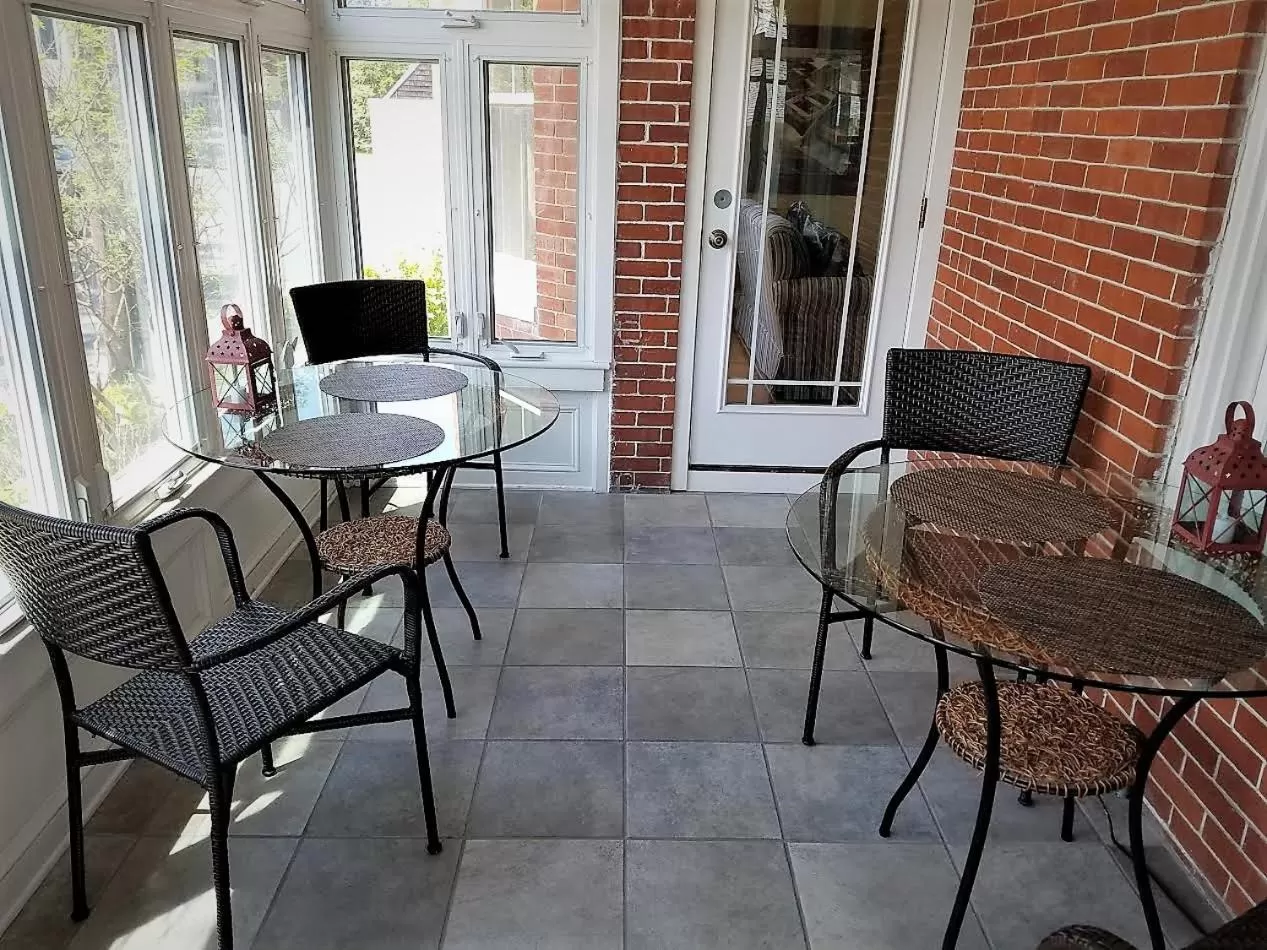 Patio, Seating Area in Savannah Inn