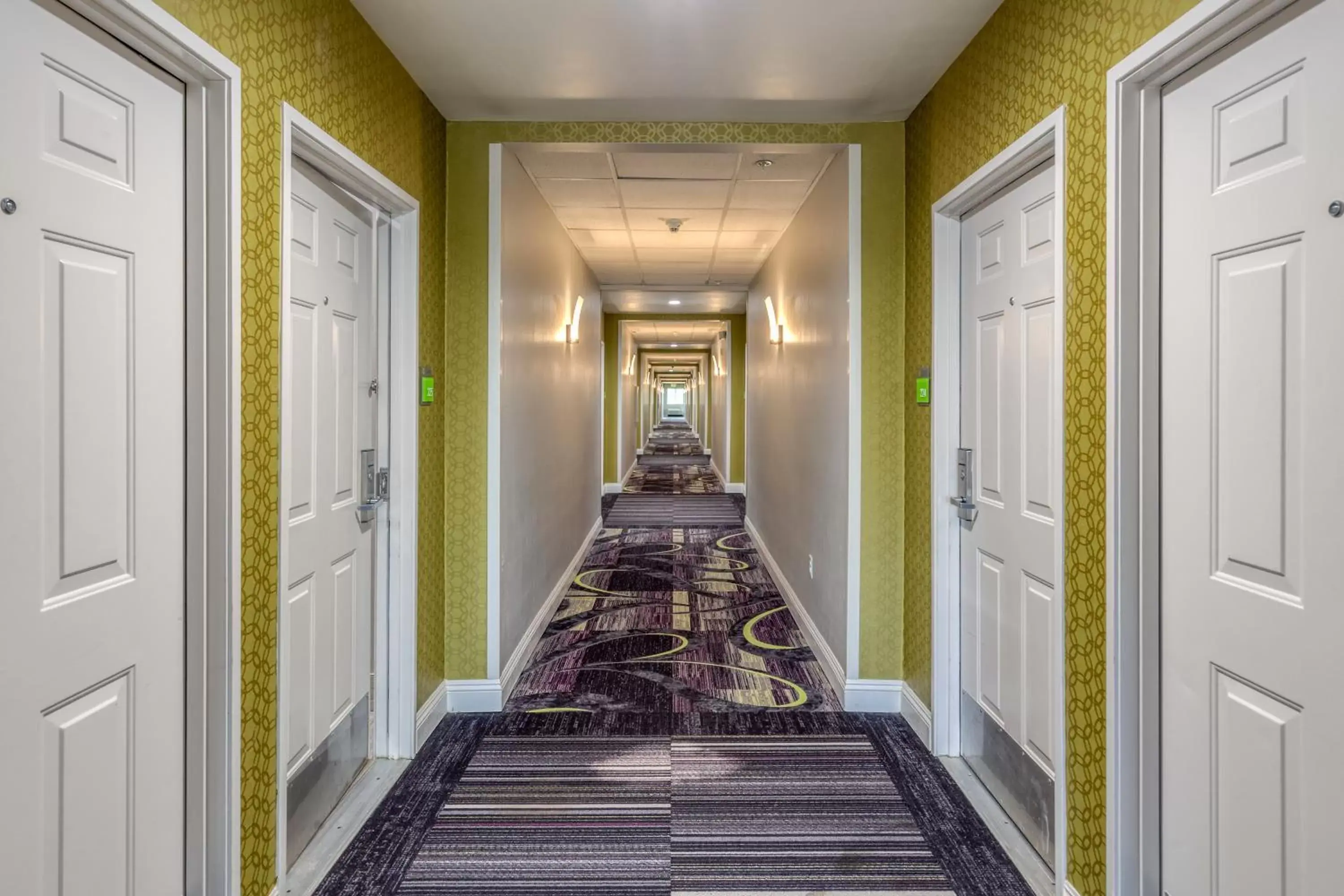 Property building in La Quinta by Wyndham Visalia/Sequoia Gateway Property building in La Quinta by Wyndham Visalia/Sequoia Gateway