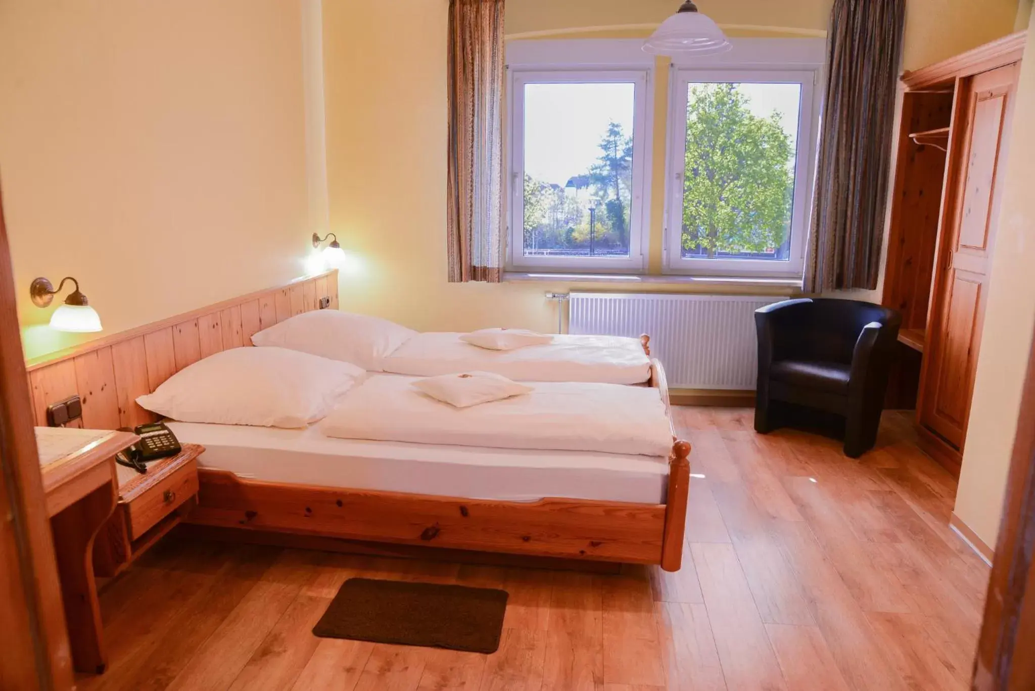 Photo of the whole room, Bed in Hotel Rothenburger Hof