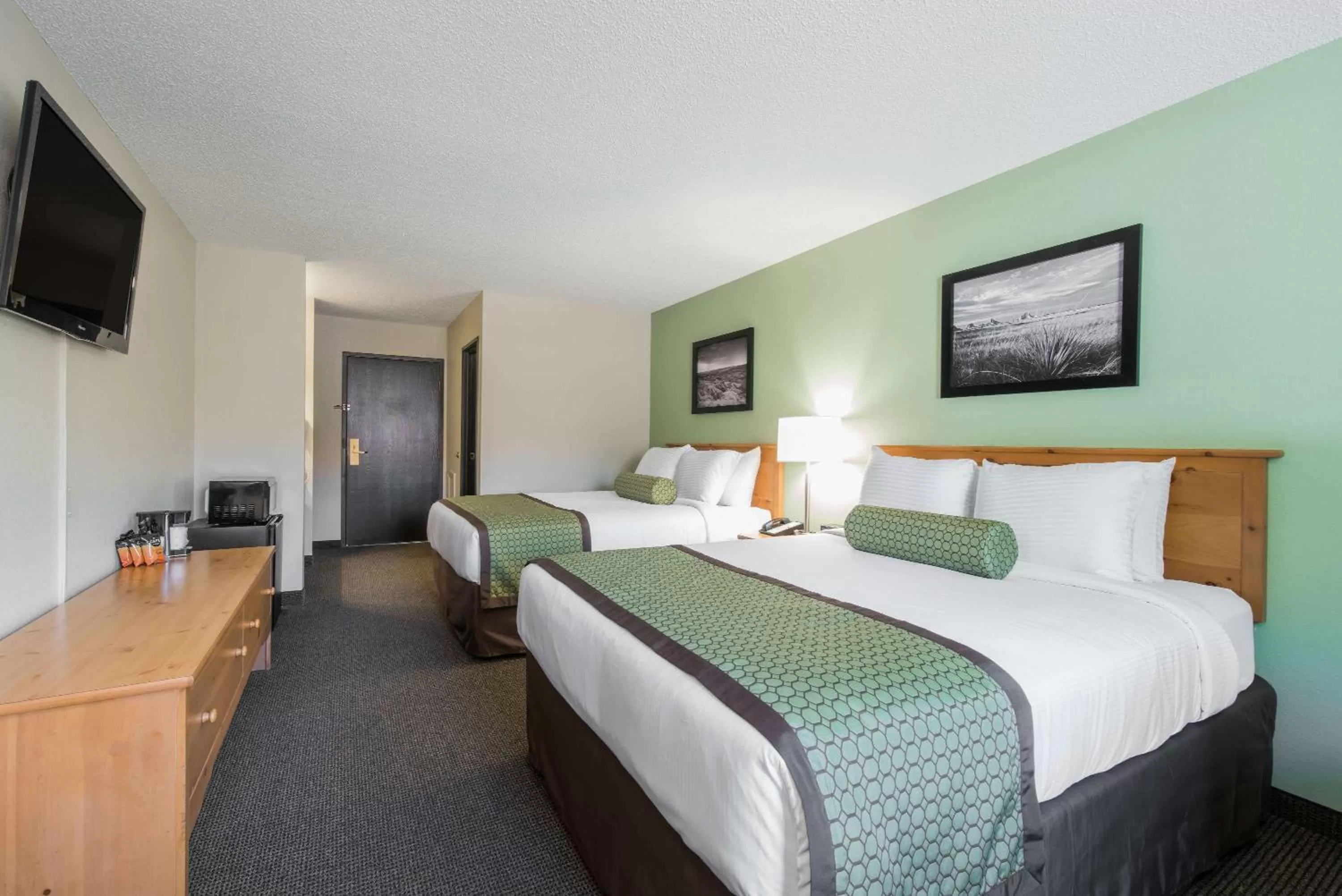 Photo of the whole room, Bed in Baymont by Wyndham Pierre