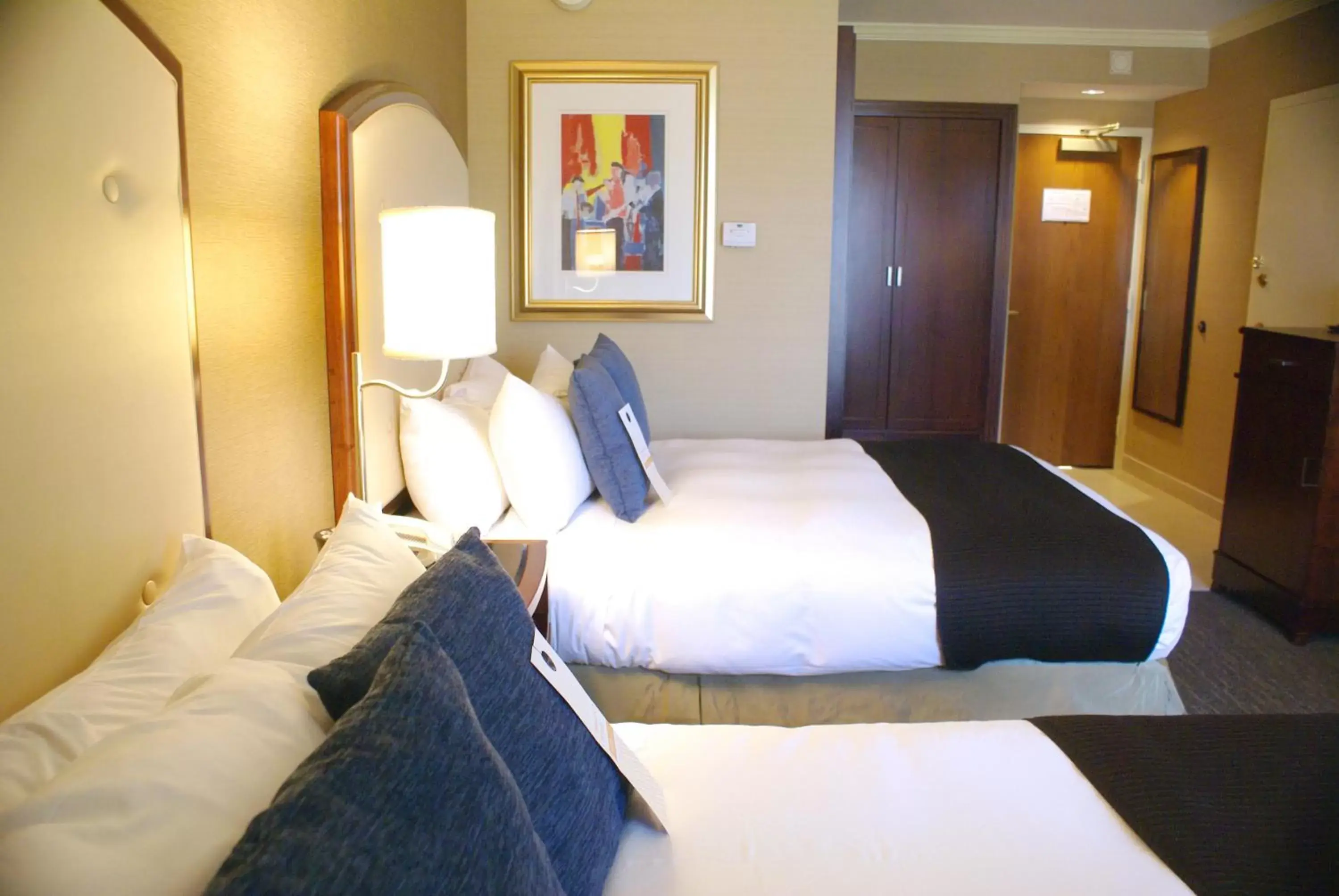Bed in Wyndham Grand Pittsburgh