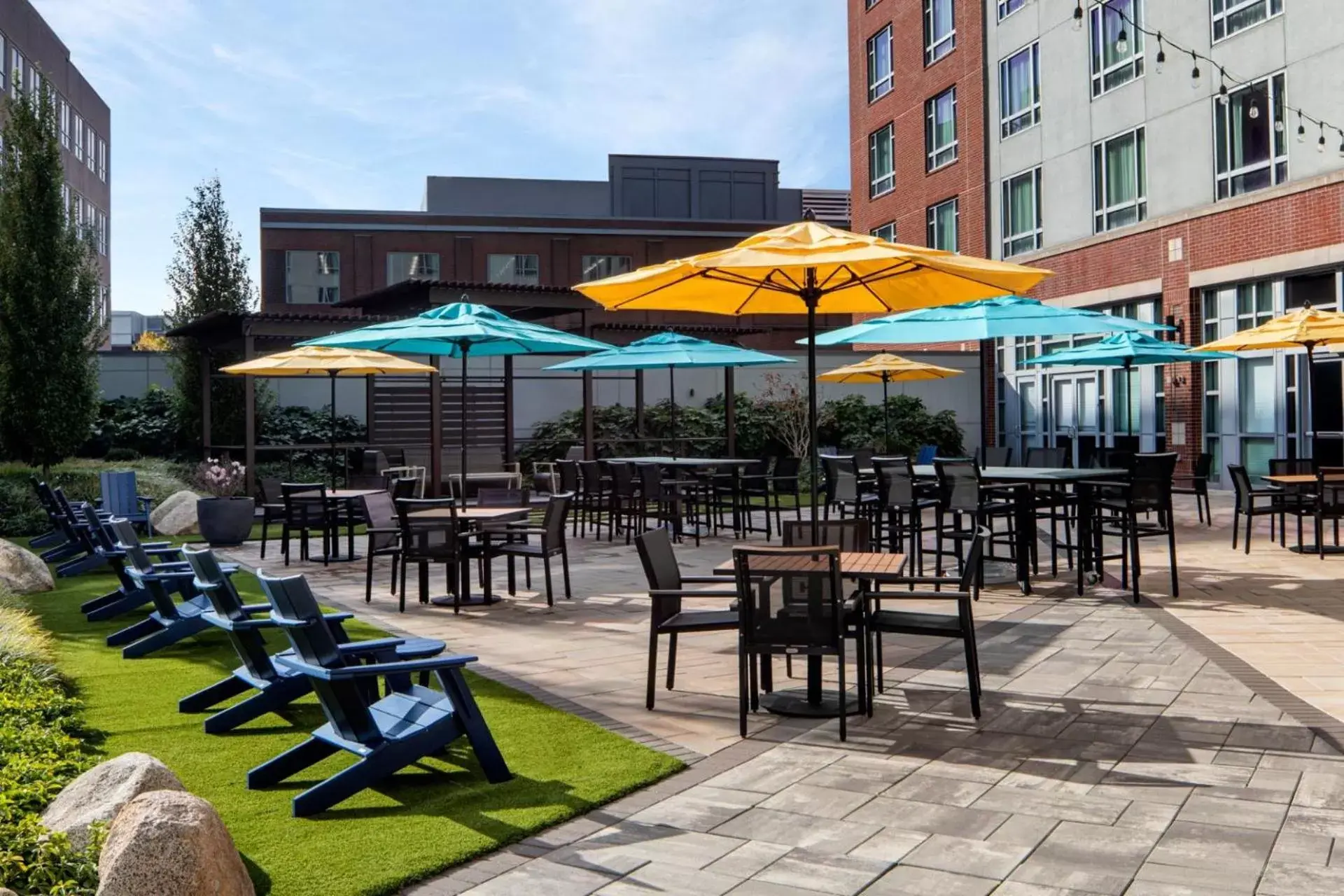 Balcony/Terrace, Restaurant/Places to Eat in Le Meridien Boston Cambridge