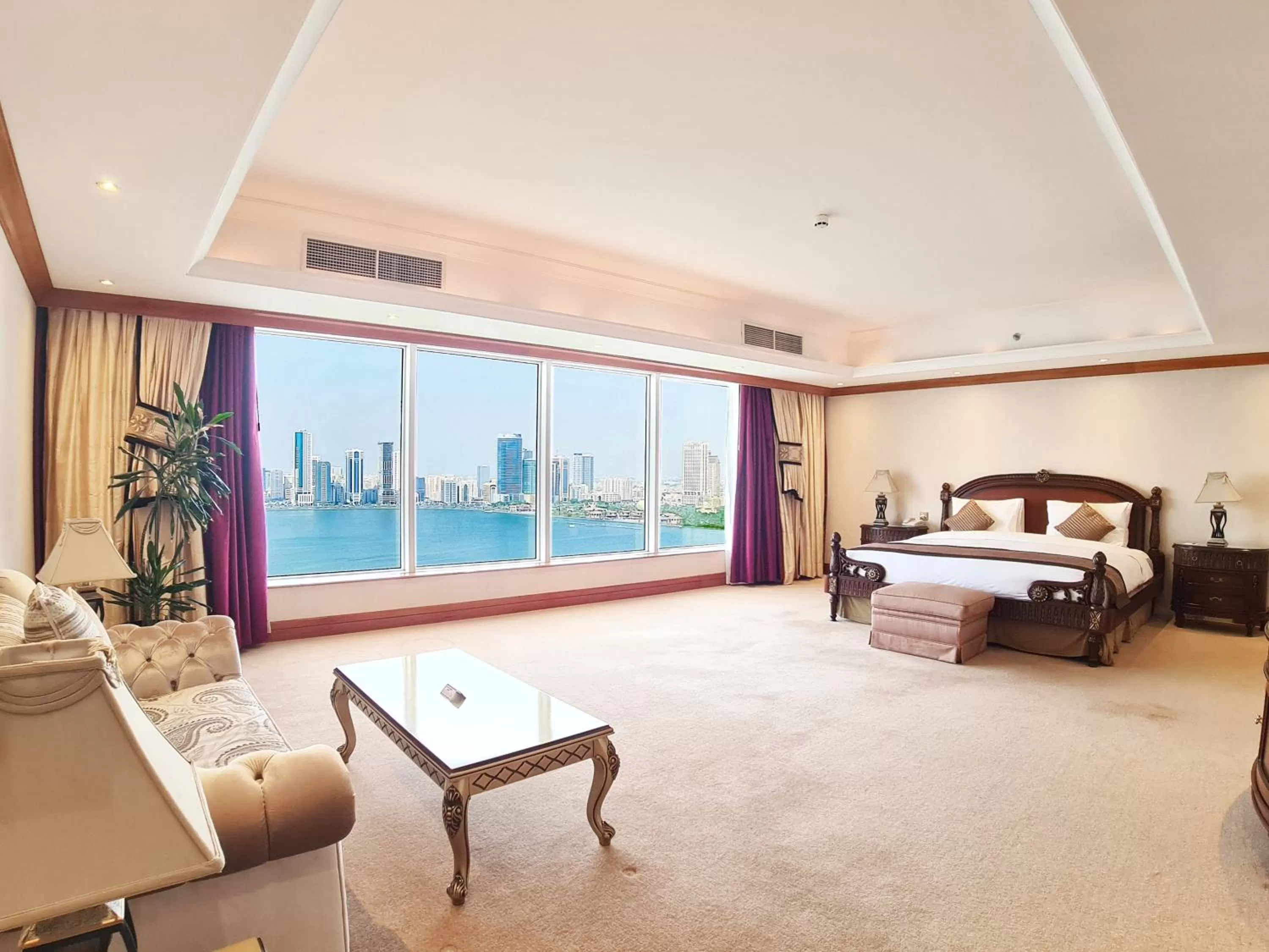 Bedroom, Bed in Corniche Hotel Sharjah