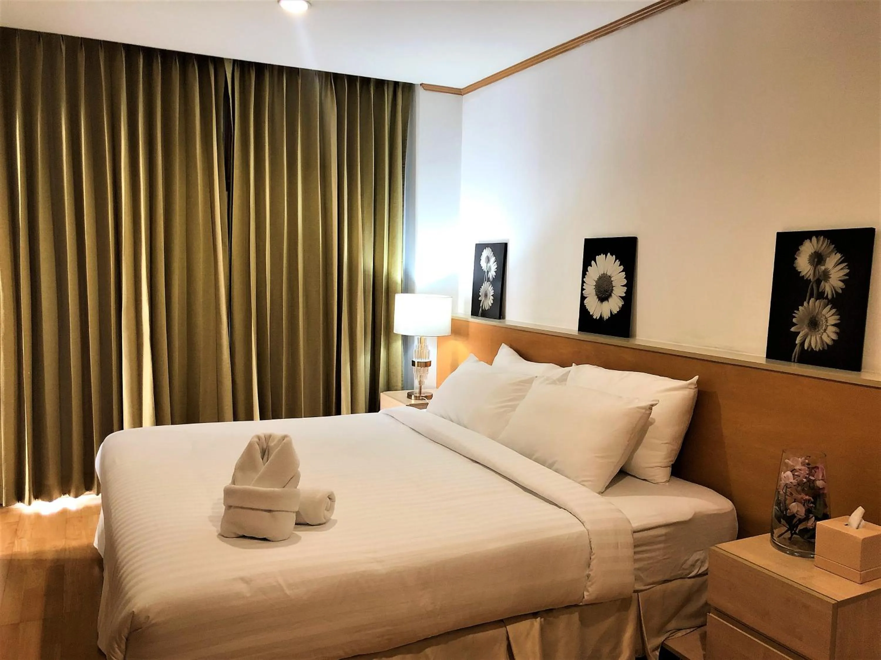 Bedroom, Bed in Twin Peaks Sukhumvit Suites