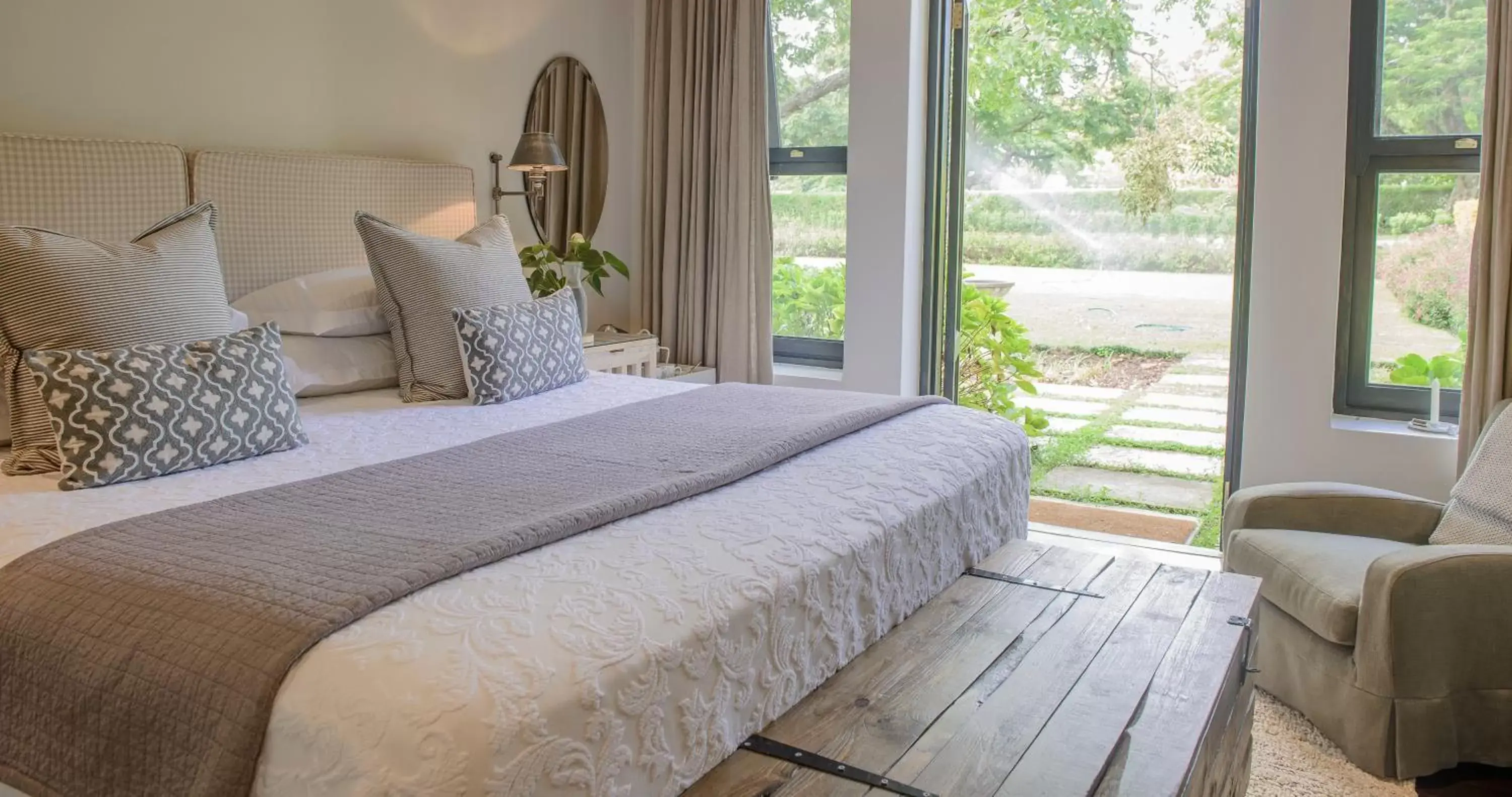 Bed in Torburnlea Homestead Luxury Accommodation Bed in Torburnlea Homestead Luxury Accommodation