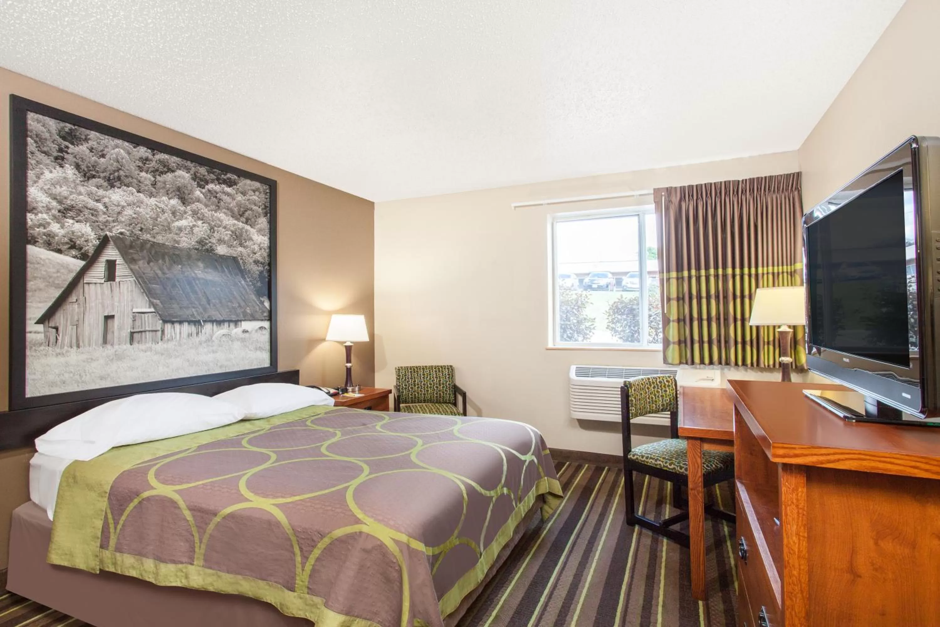 Bed in Super 8 by Wyndham Richlands/Claypool Hill Area