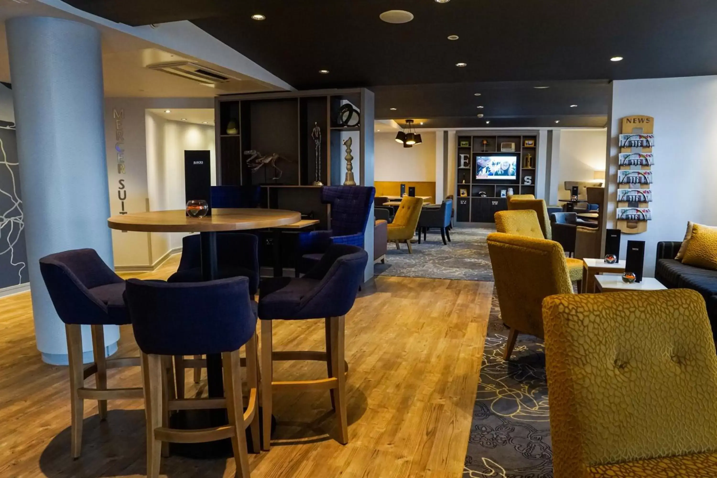 Restaurant/places to eat, Lounge/Bar in Holiday Inn Ellesmere Port/Cheshire Oaks, an IHG Hotel