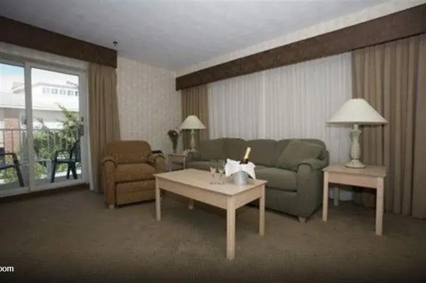 Living room, Seating Area in Winnapaug Inn