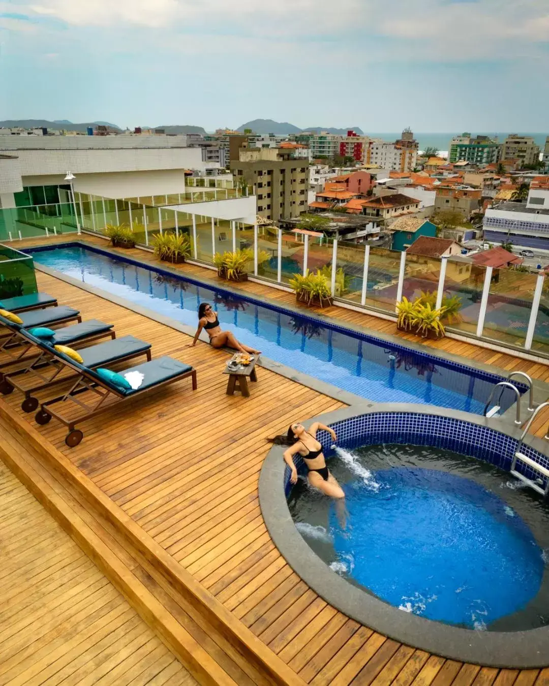 Pool view, Swimming Pool in Oasis Cabo Frio