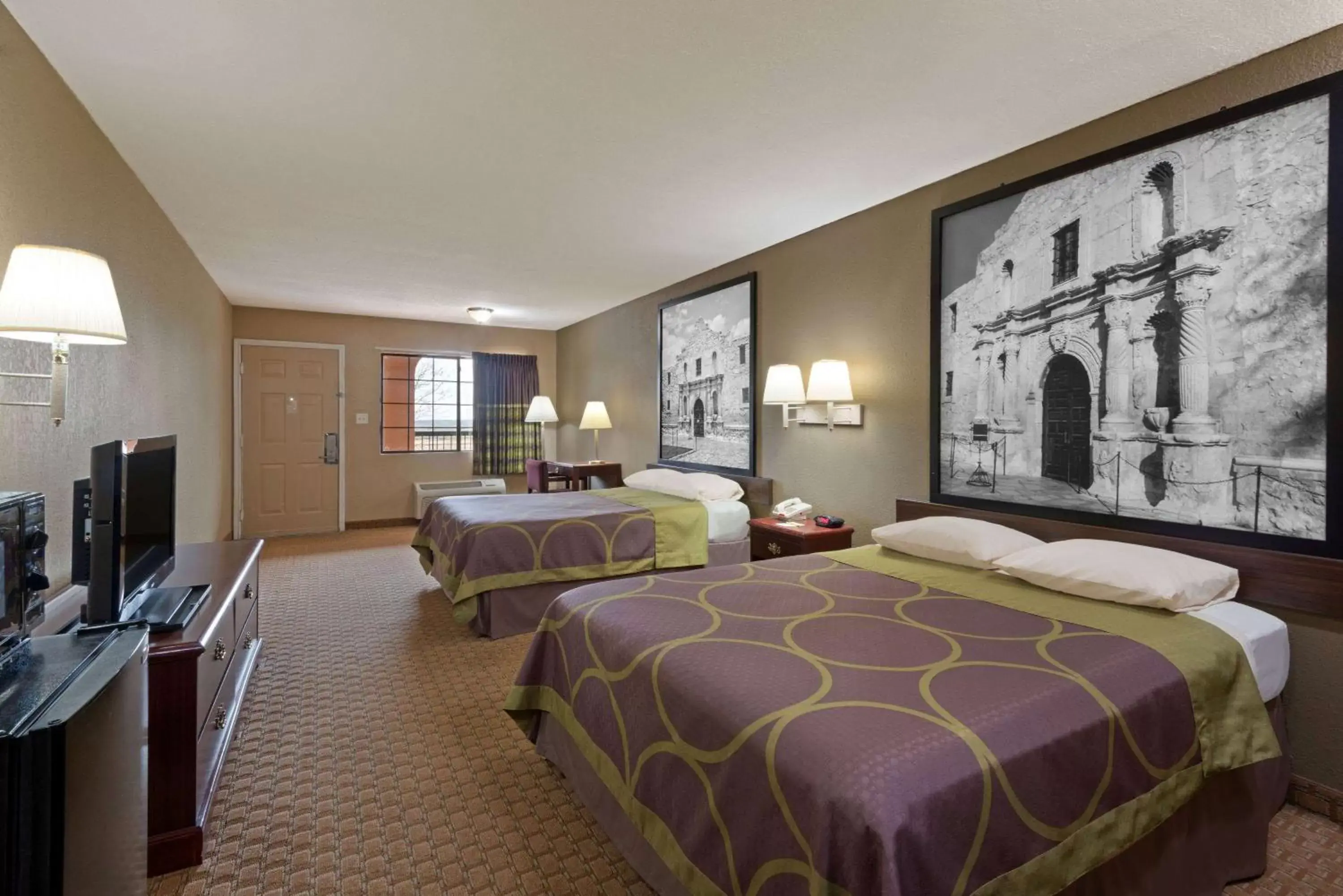 Bedroom, Bed in Super 8 by Wyndham San Antonio/Riverwalk Area
