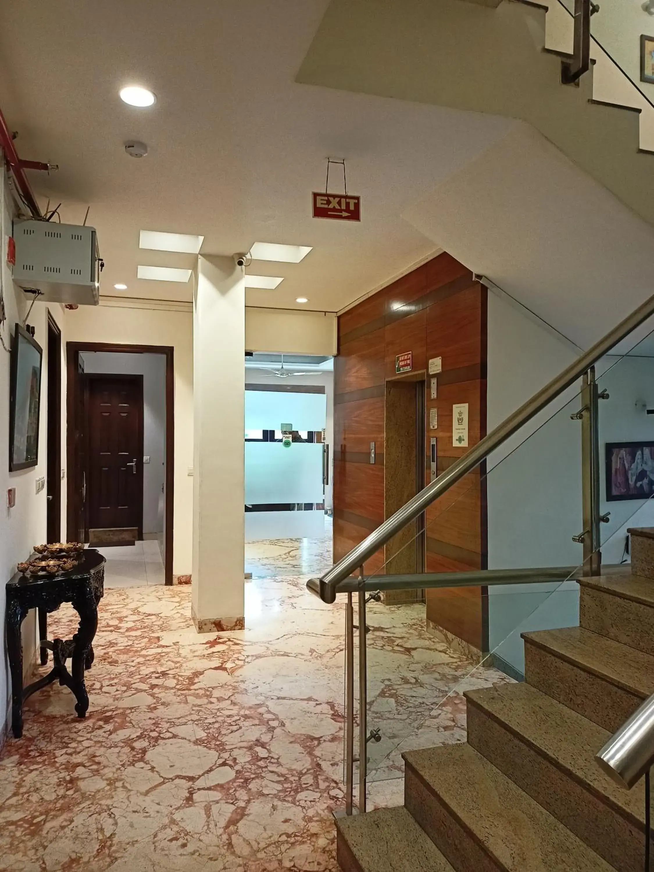 Lobby or reception in Cosy Grand, Near Chanakyapuri, Embassy Area