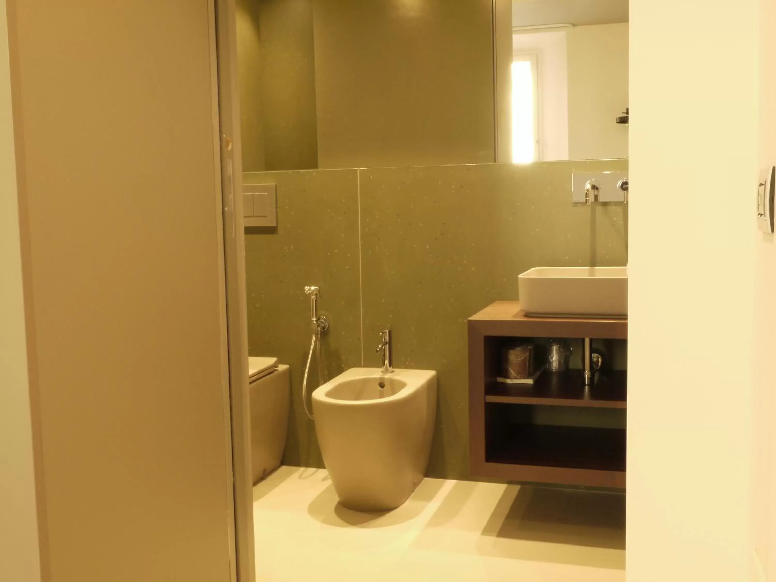 Bathroom, Kitchen/Kitchenette in RB del Teatro&Apartaments