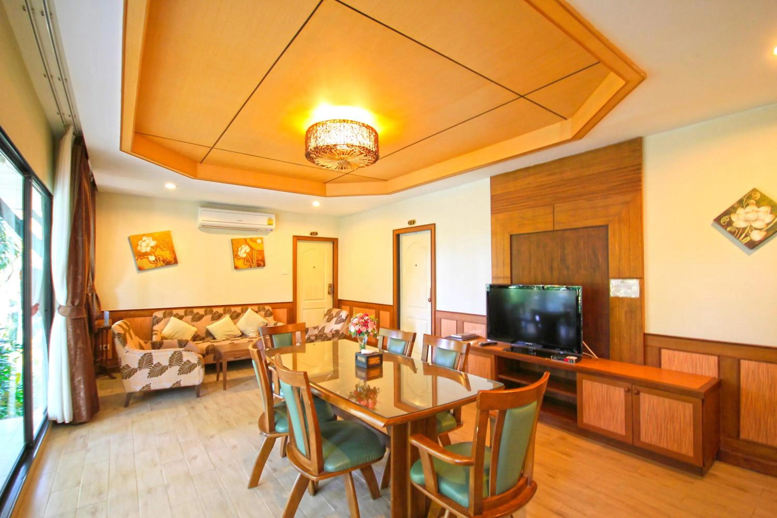 Dining area in Chawalun Resort