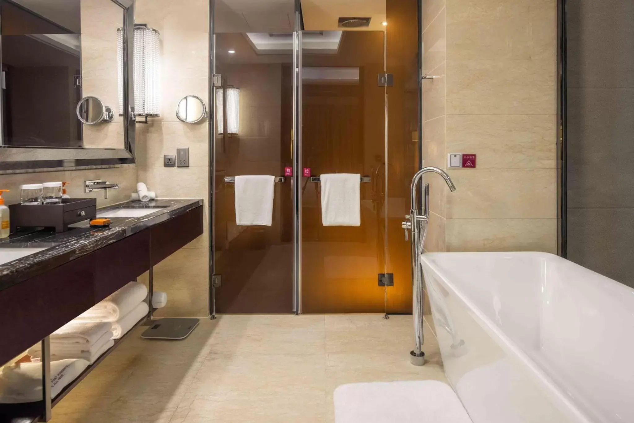 Photo of the whole room, Bathroom in Crowne Plaza Hotel Lanzhou, an IHG Hotel