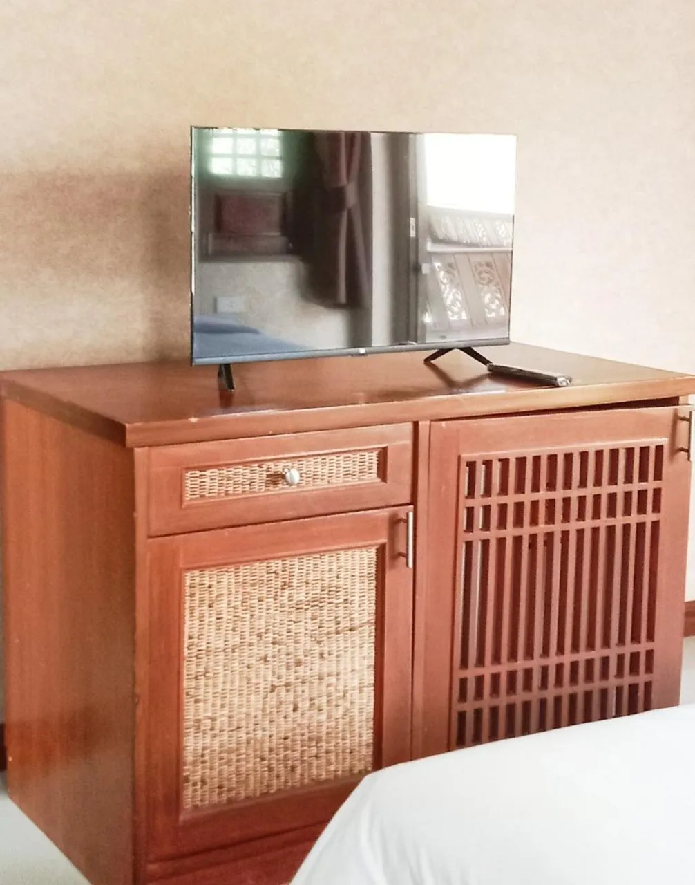 TV and multimedia in Fueangfu Villa Chaweng