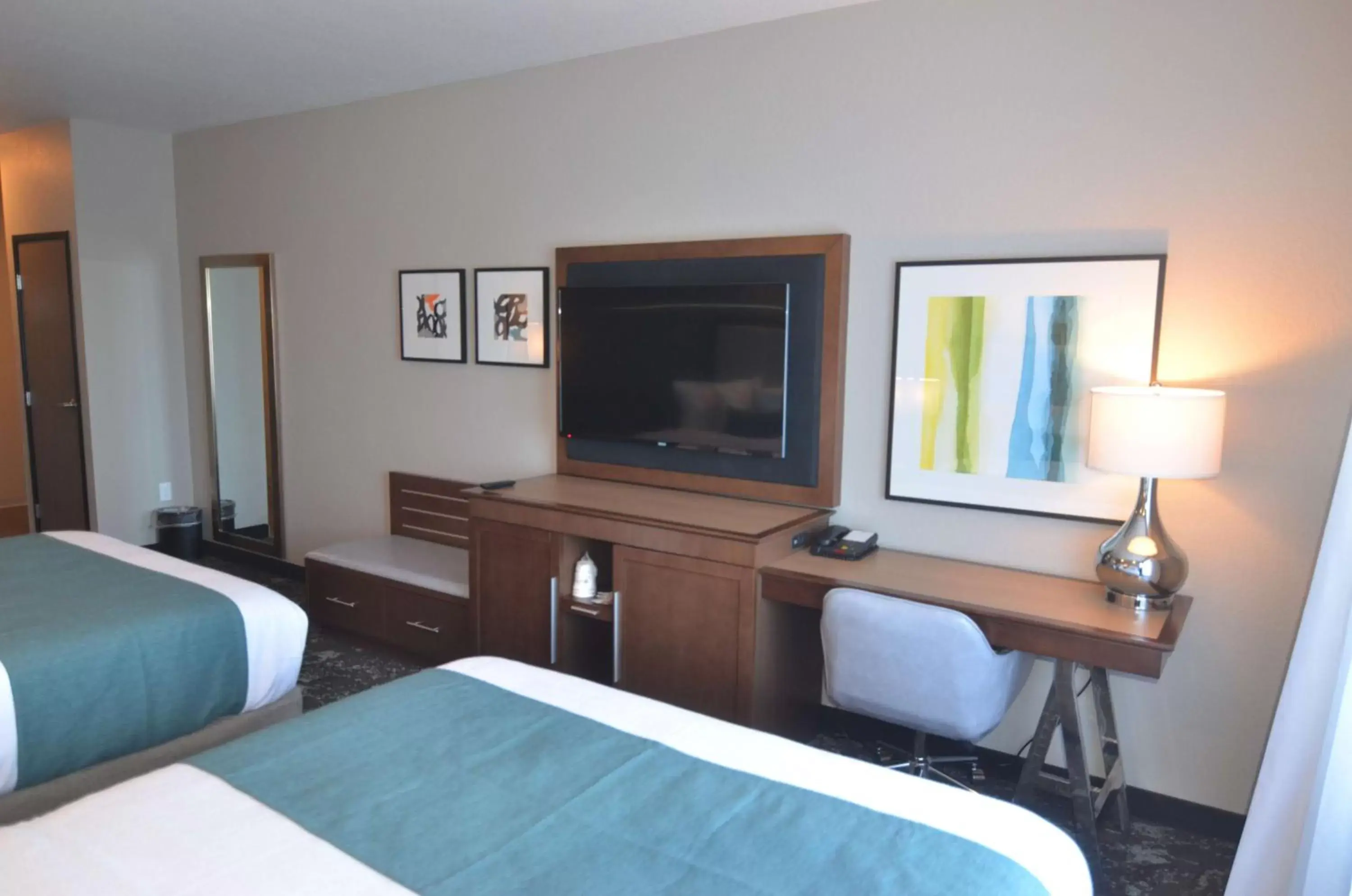 TV and multimedia, TV/Entertainment Center in Best Western Premier Ankeny Hotel