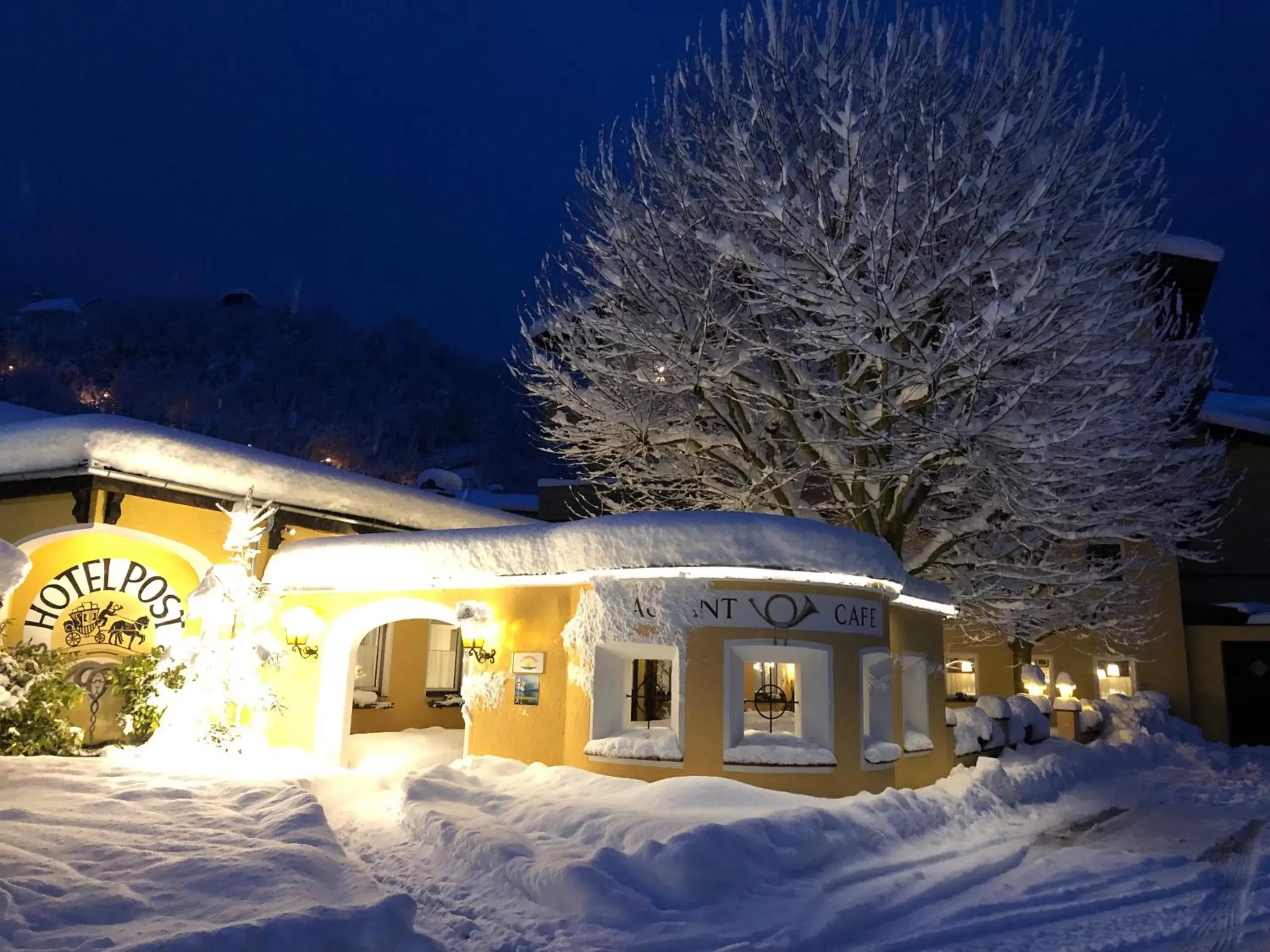 Property building, Winter in Landhotel Post Ebensee am Traunsee ***S