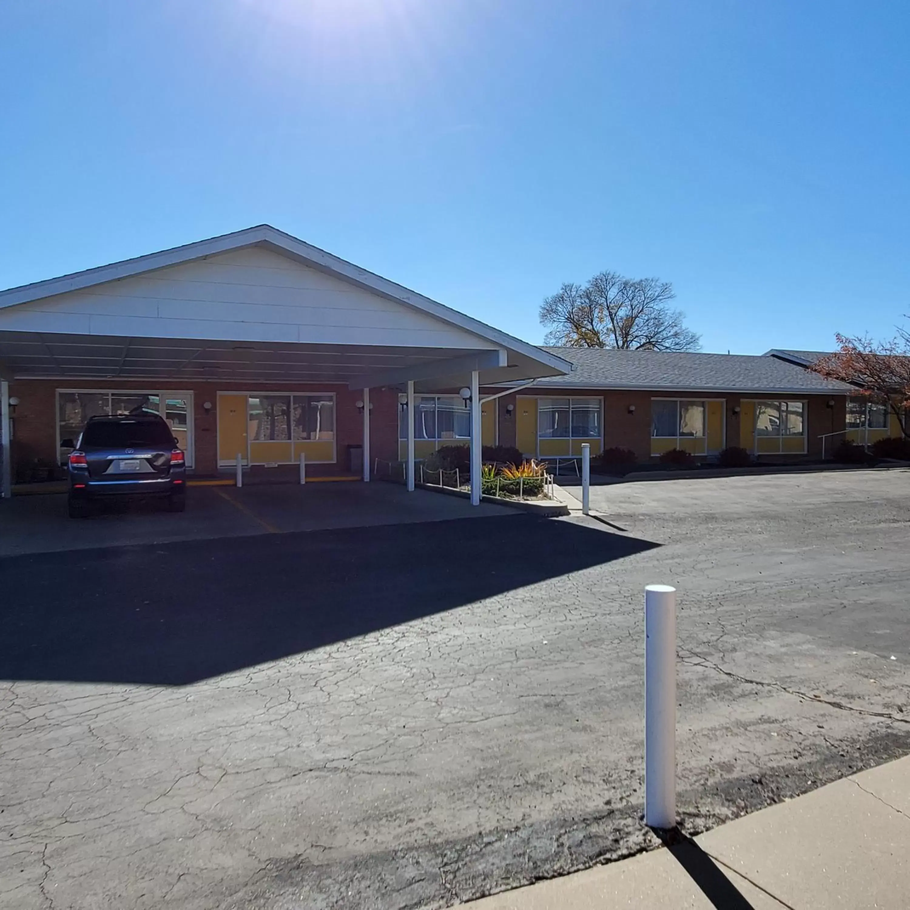 Property Building in Robin Hood Motel