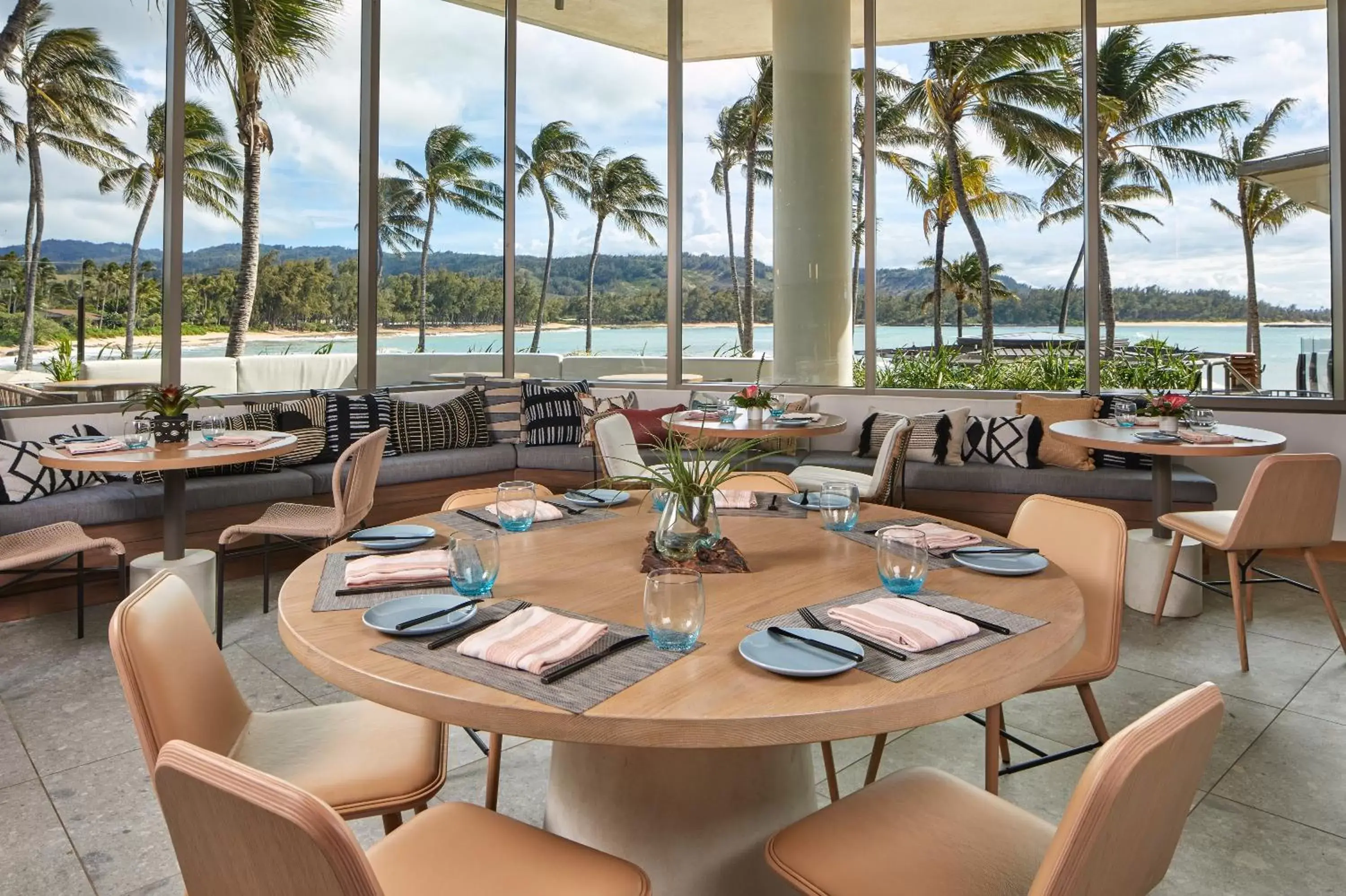 Restaurant/Places to Eat in Turtle Bay Resort