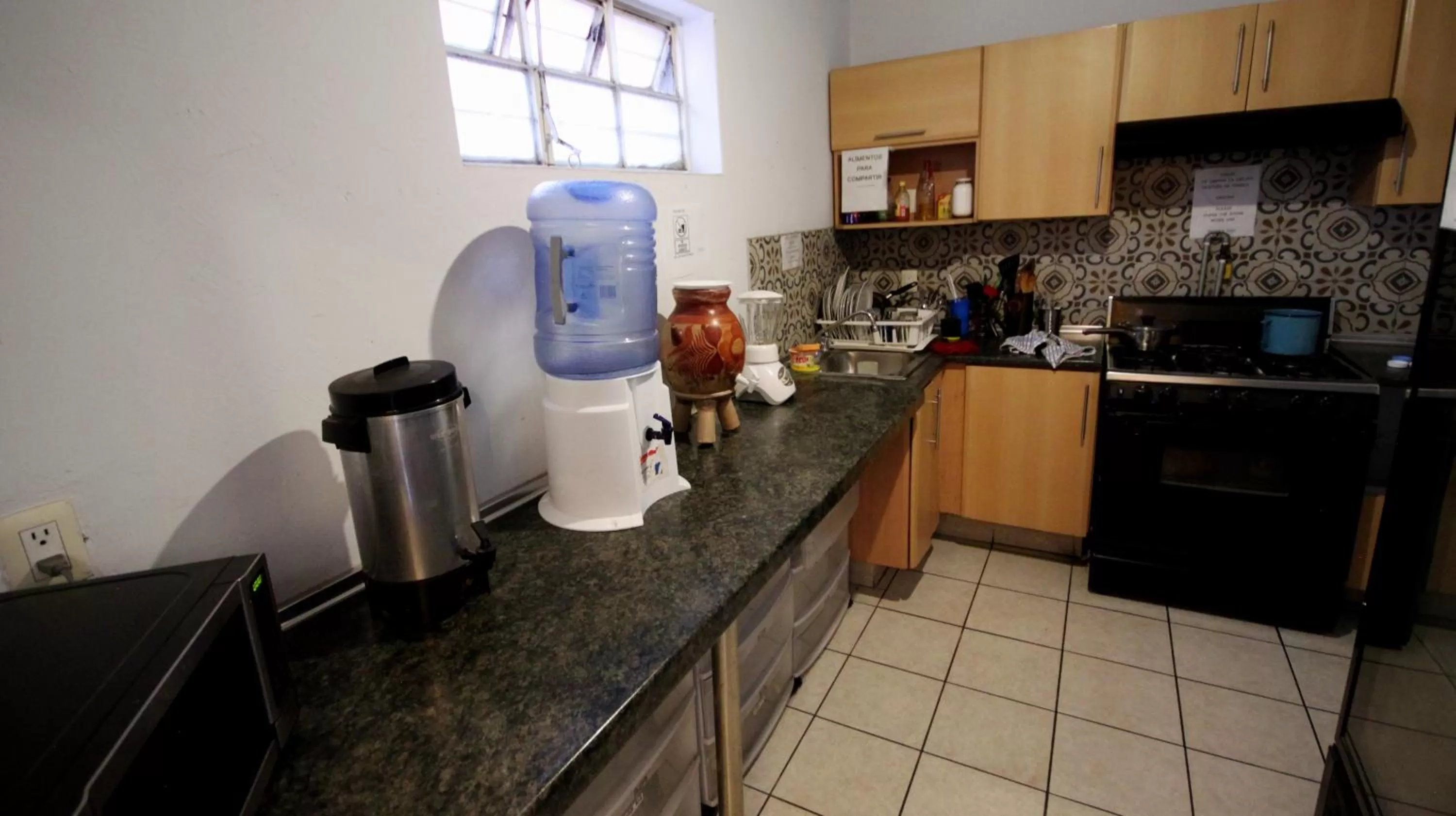 Communal kitchen in Hotel del Refugio