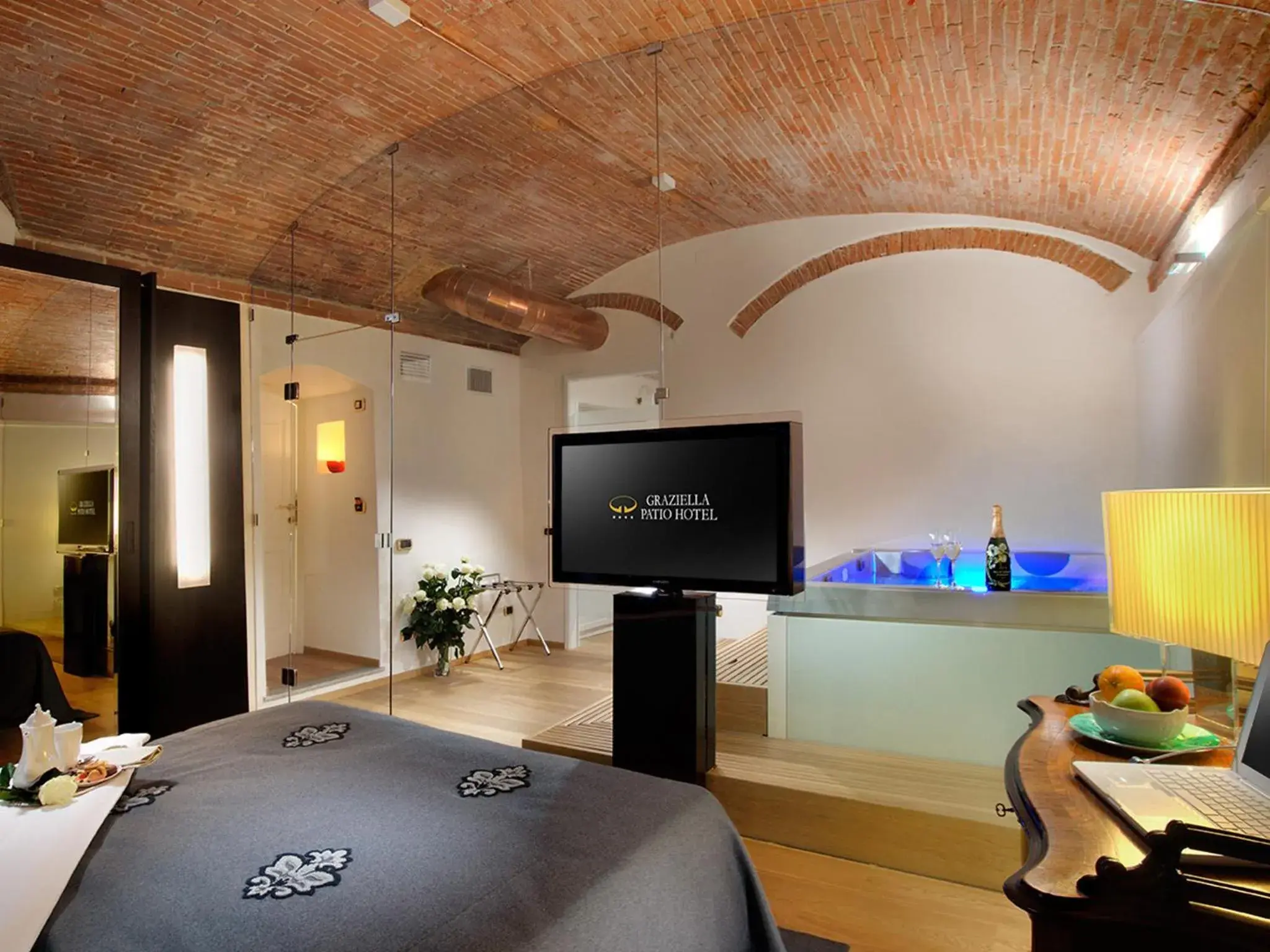 Photo of the whole room, TV/Entertainment Center in Graziella Patio Hotel