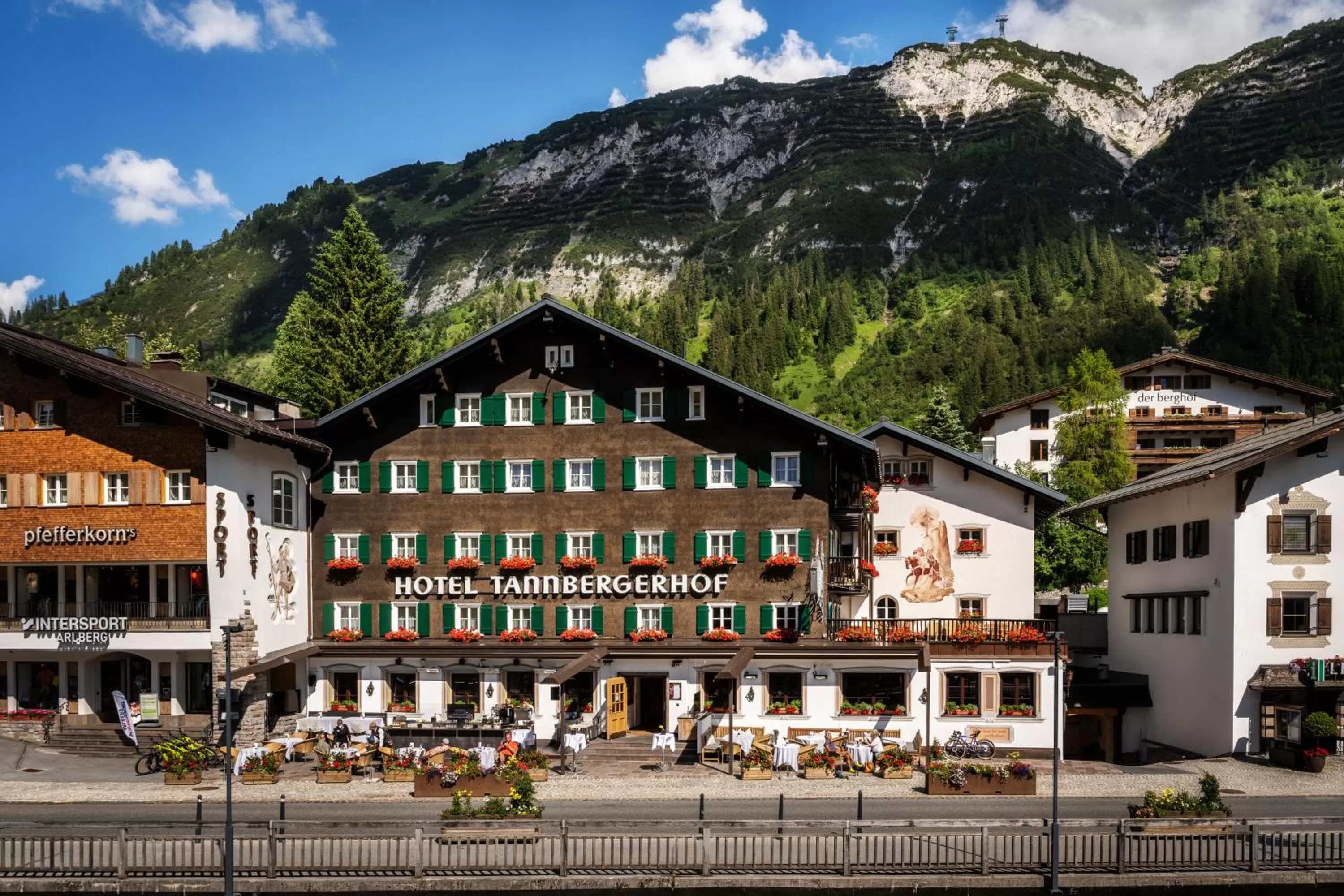 Property building in Hotel Tannbergerhof im Zentrum von Lech