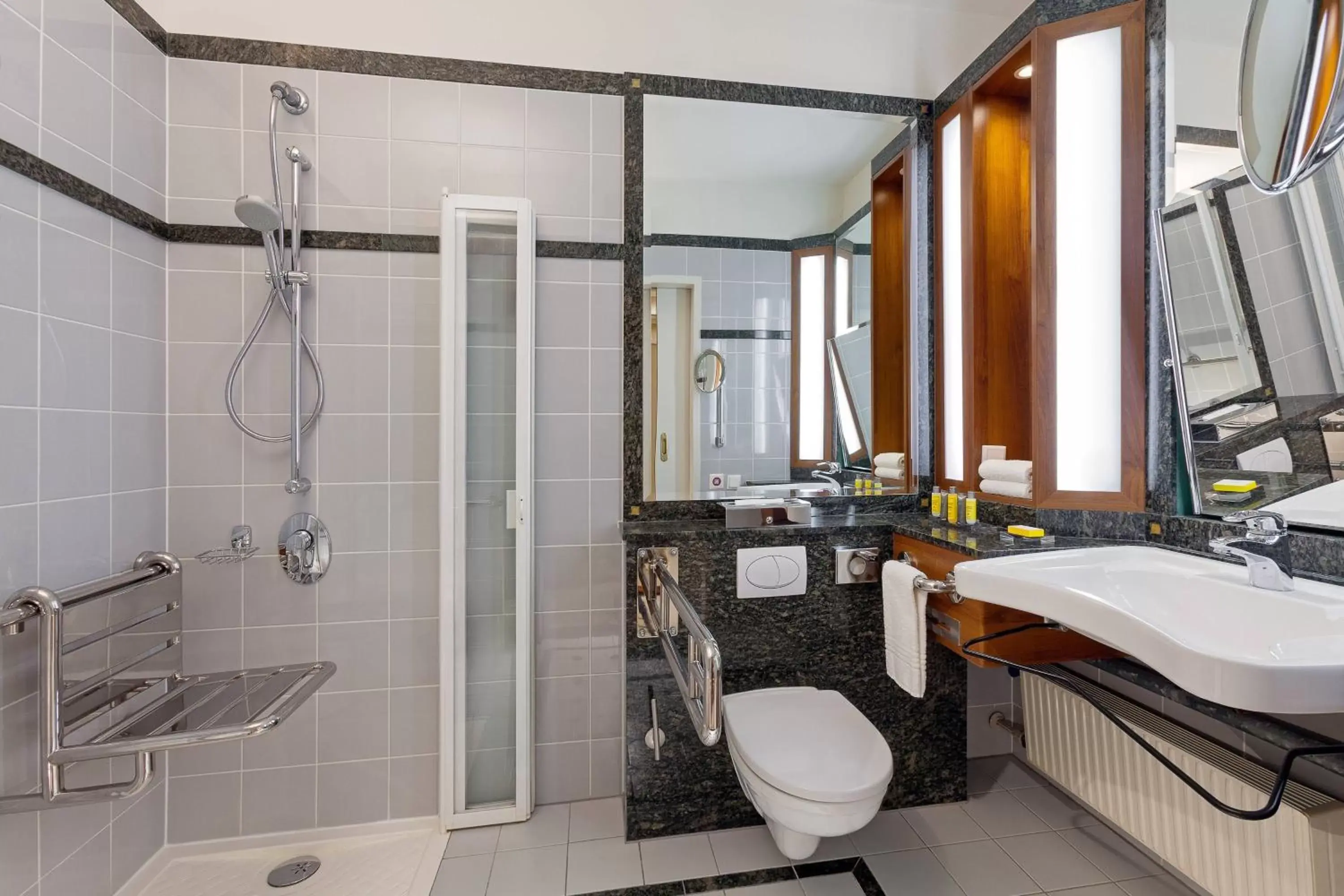 Bathroom in Warsaw Marriott Hotel Bathroom in Warsaw Marriott Hotel