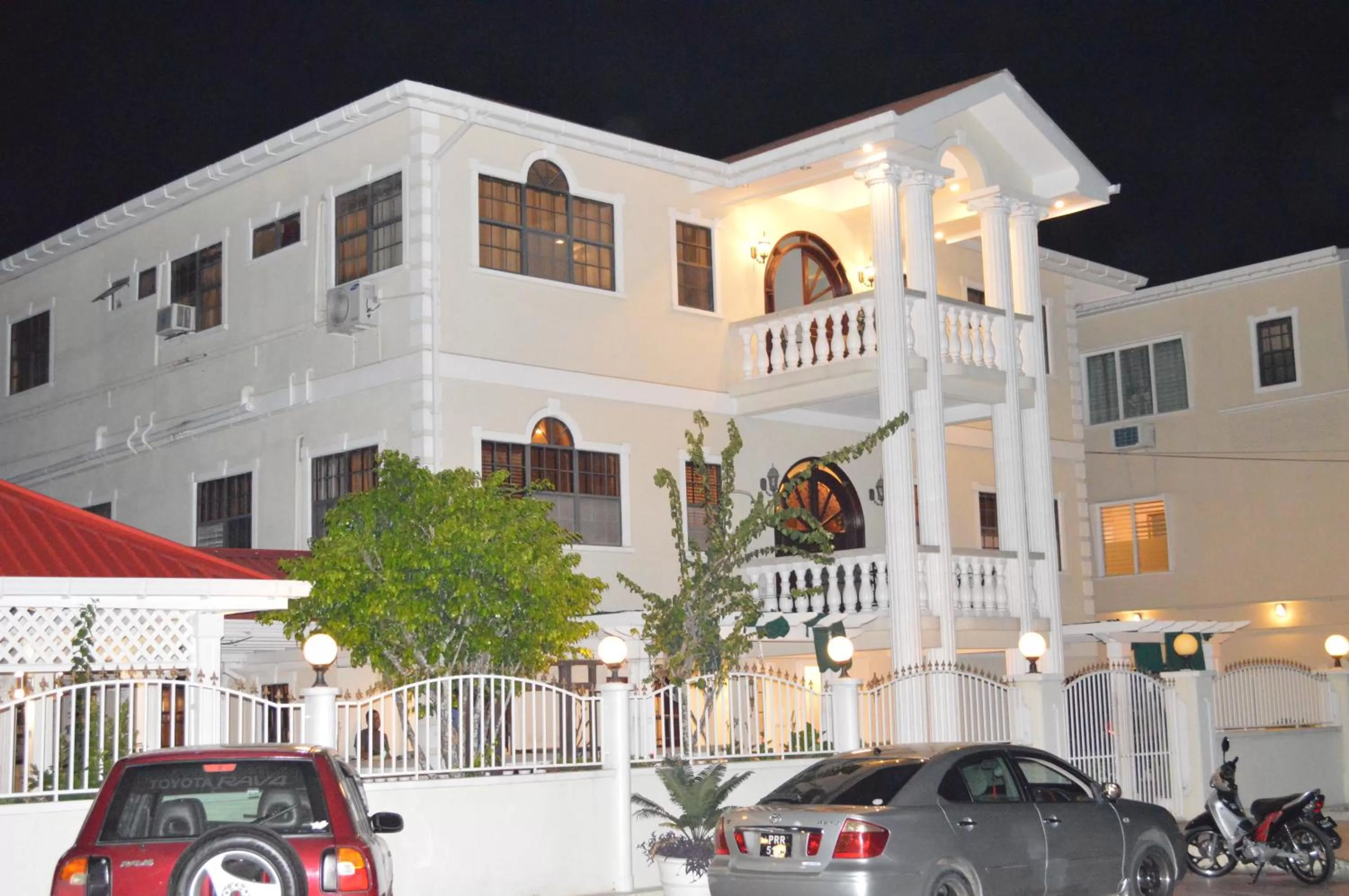 Property building in El Dorado Inn