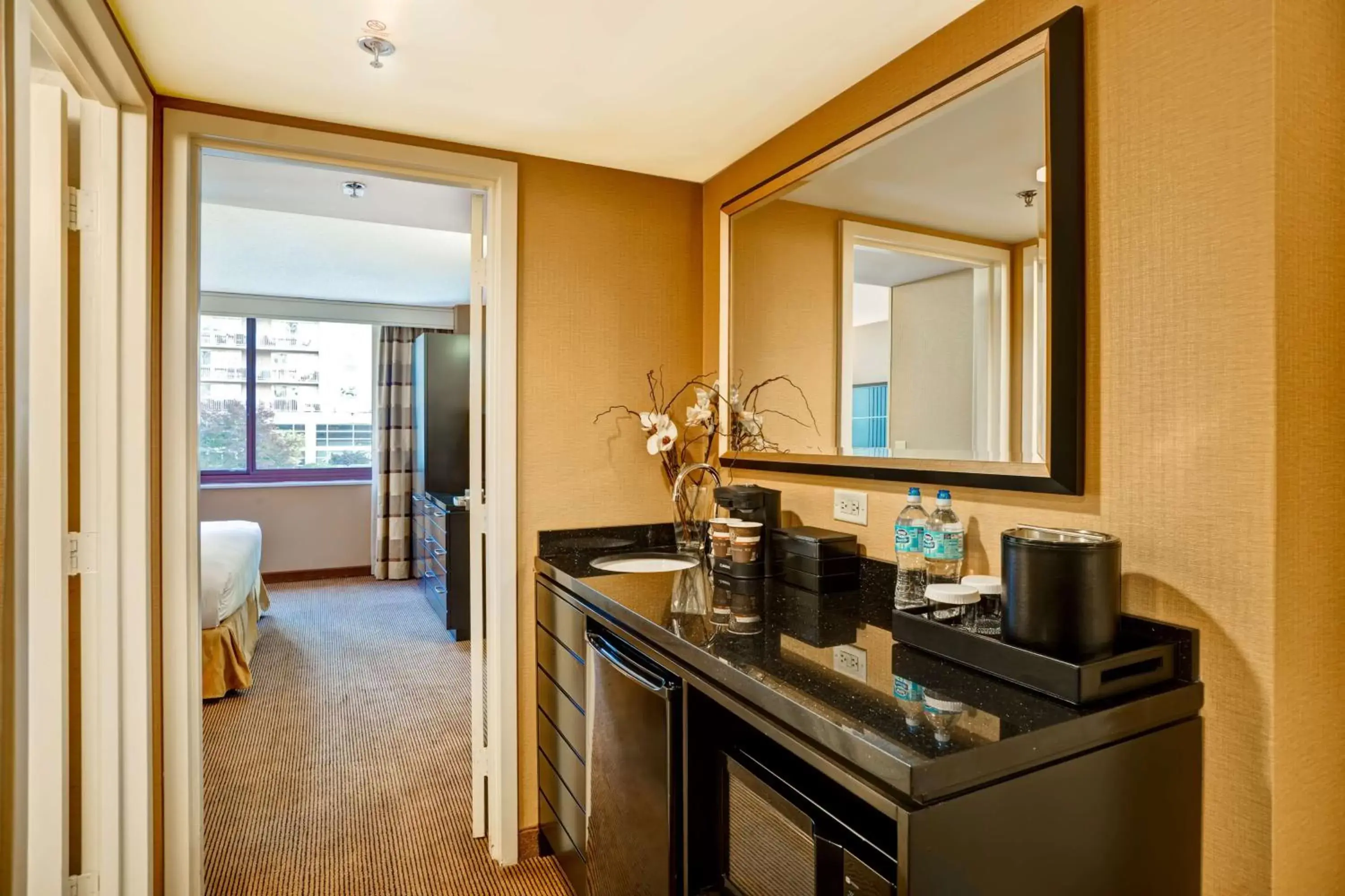 Kitchen or kitchenette in Embassy Suites Chicago - Downtown River North