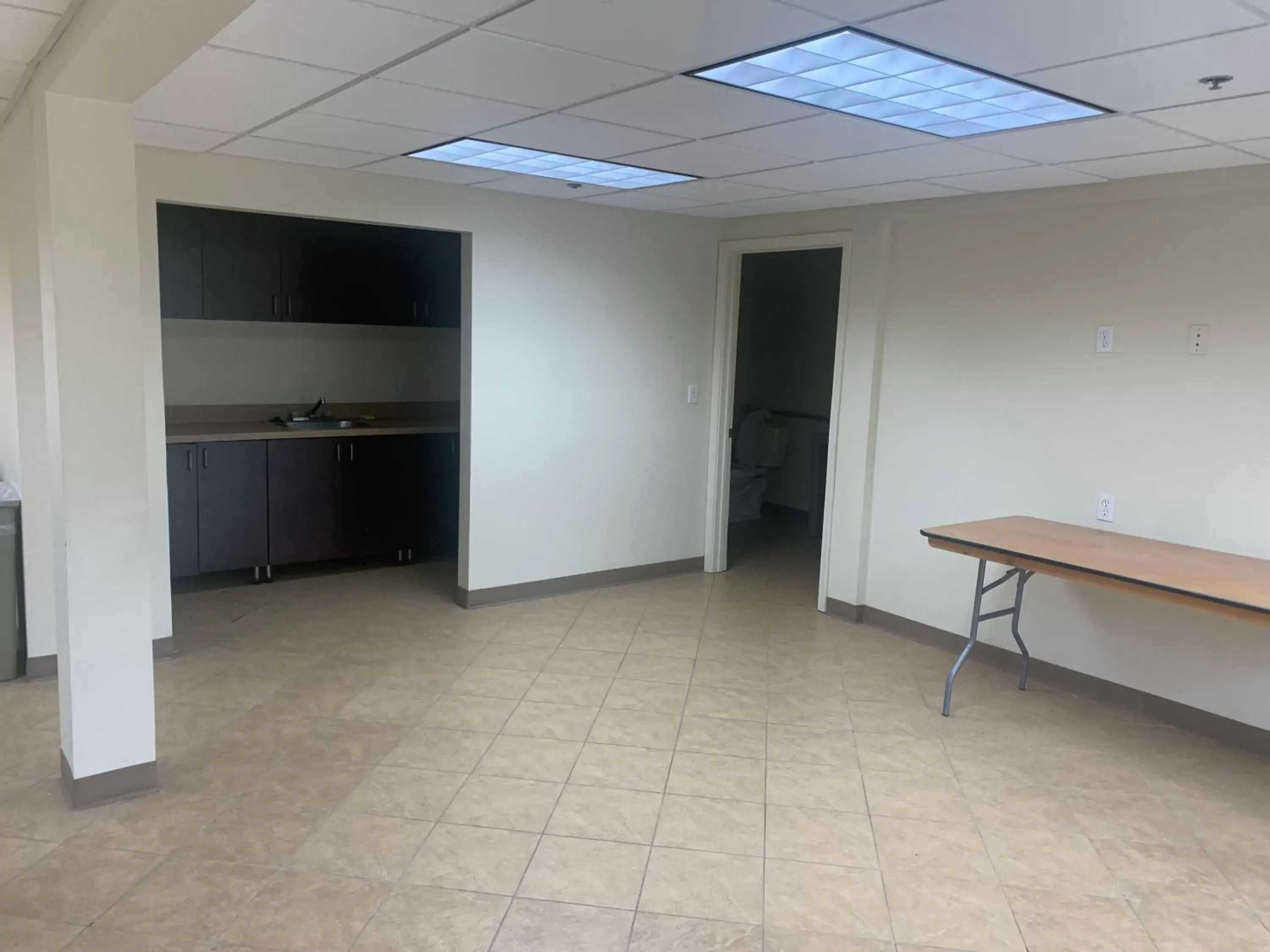 Meeting/conference room, TV/Entertainment Center in Riverleaf Inn Mission Valley