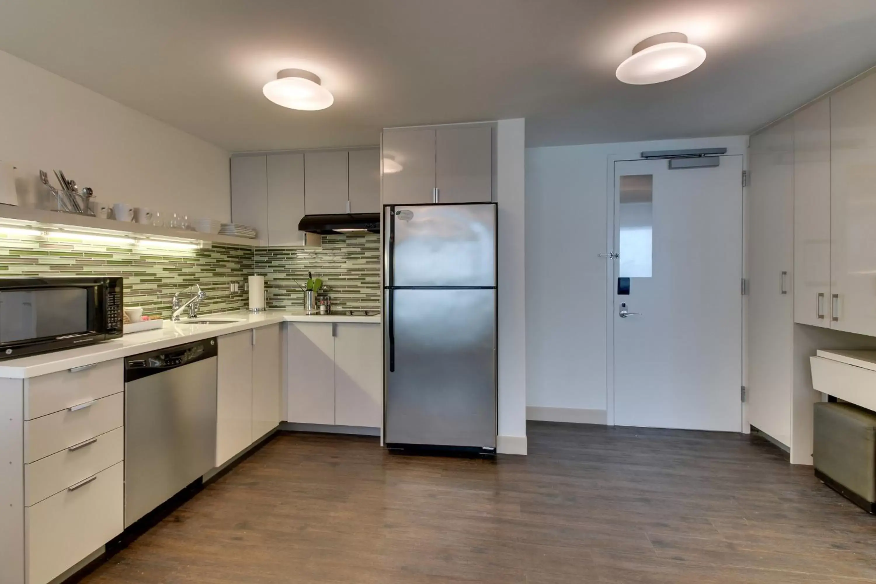 Photo of the whole room, Kitchen/Kitchenette in Element Ewing Princeton