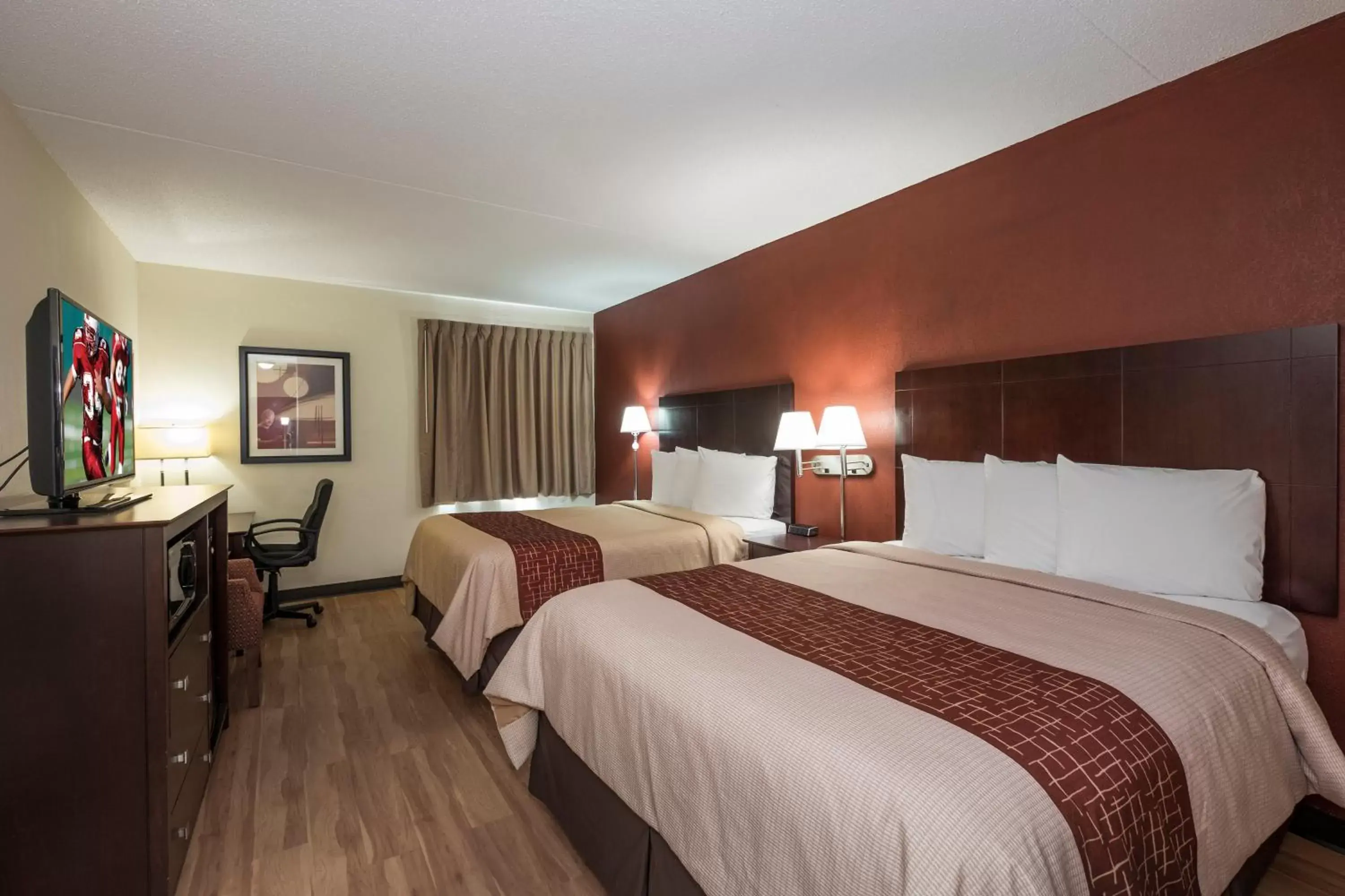Bedroom, Bed in Red Roof Inn & Suites Cincinnati North-Mason