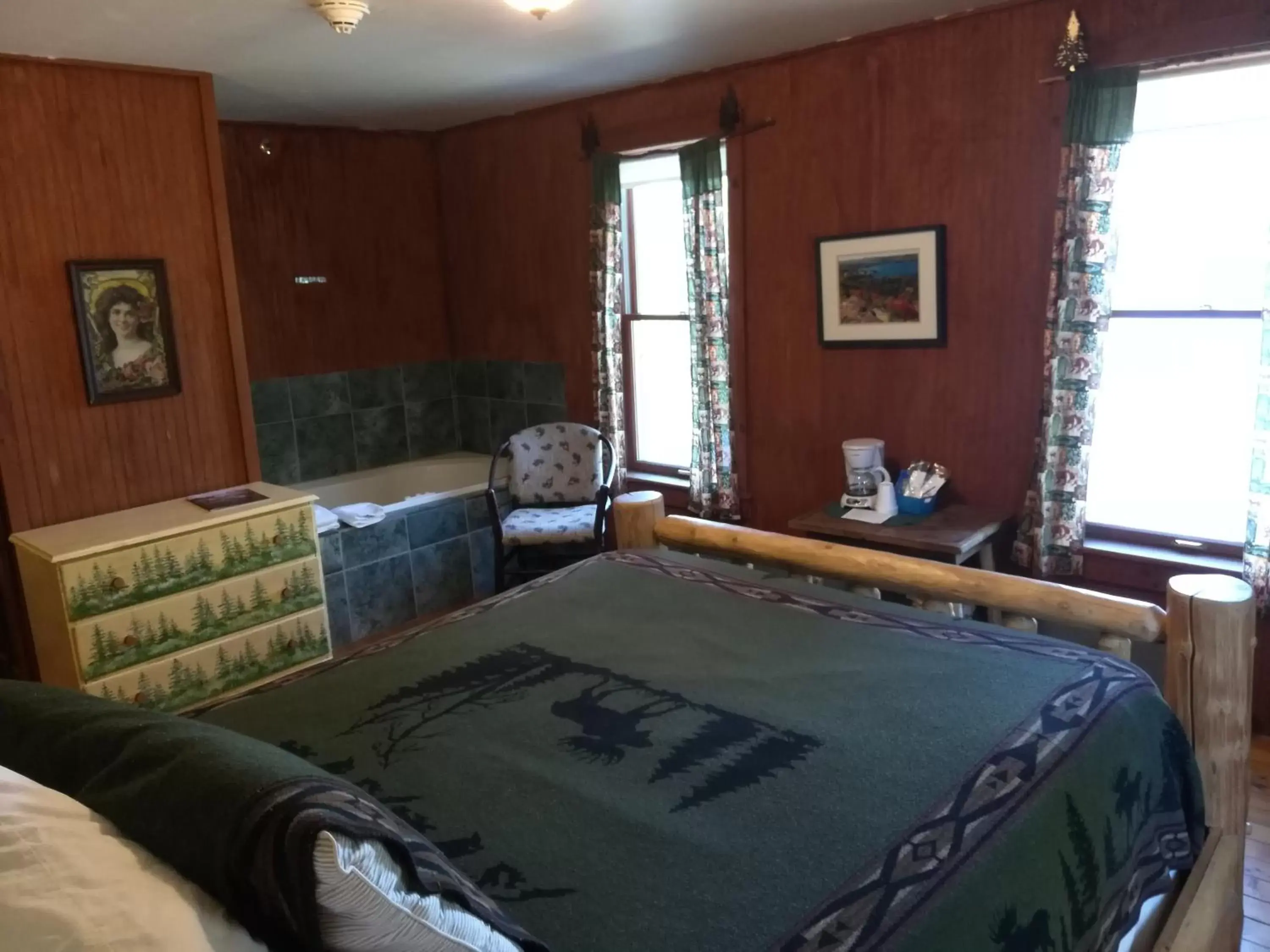 Bed in The Woods Inn