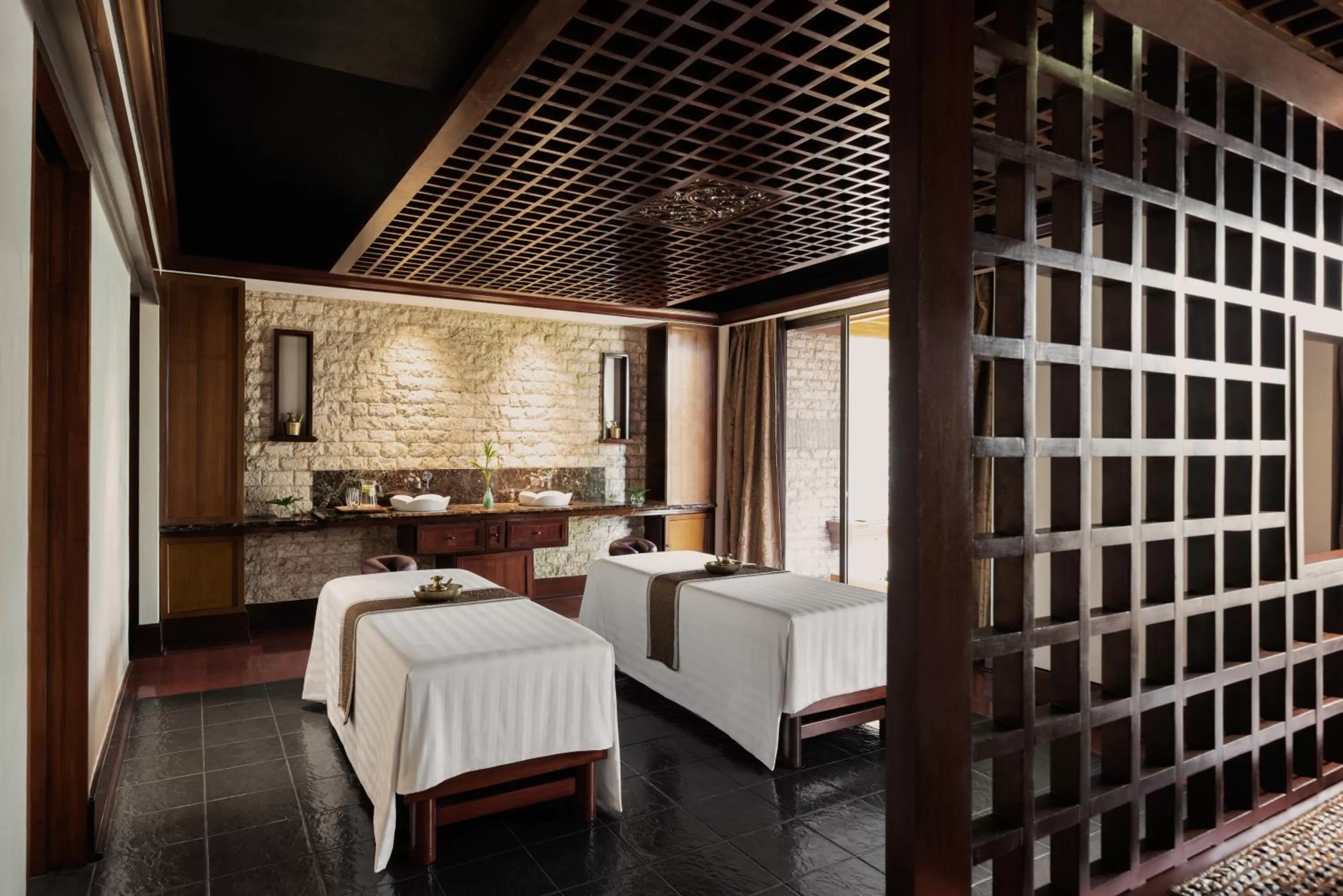 Massage in Edsa Shangri-La, Manila