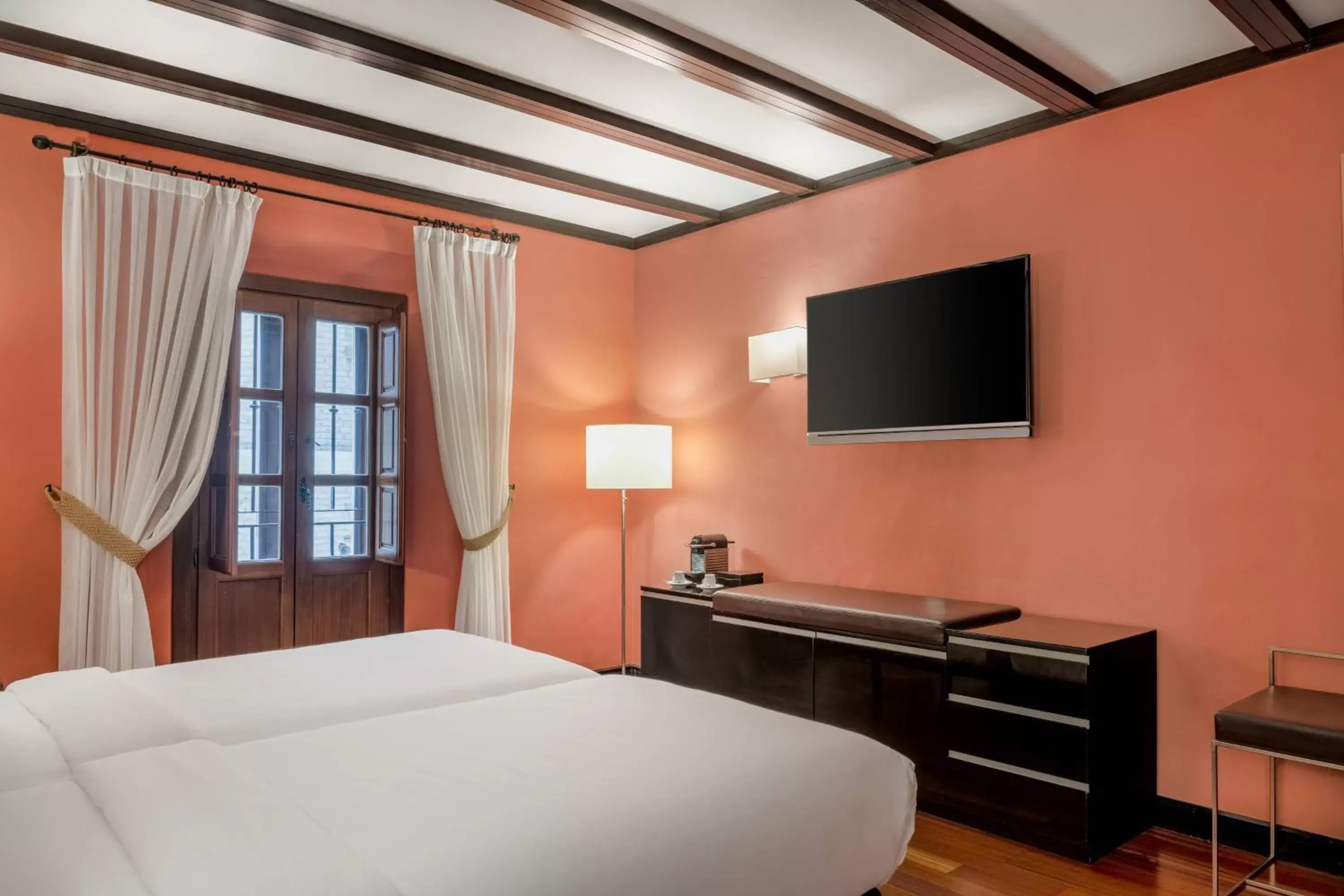 Photo of the whole room, Bed in Hotel Palacio de Santa Paula, Autograph Collection