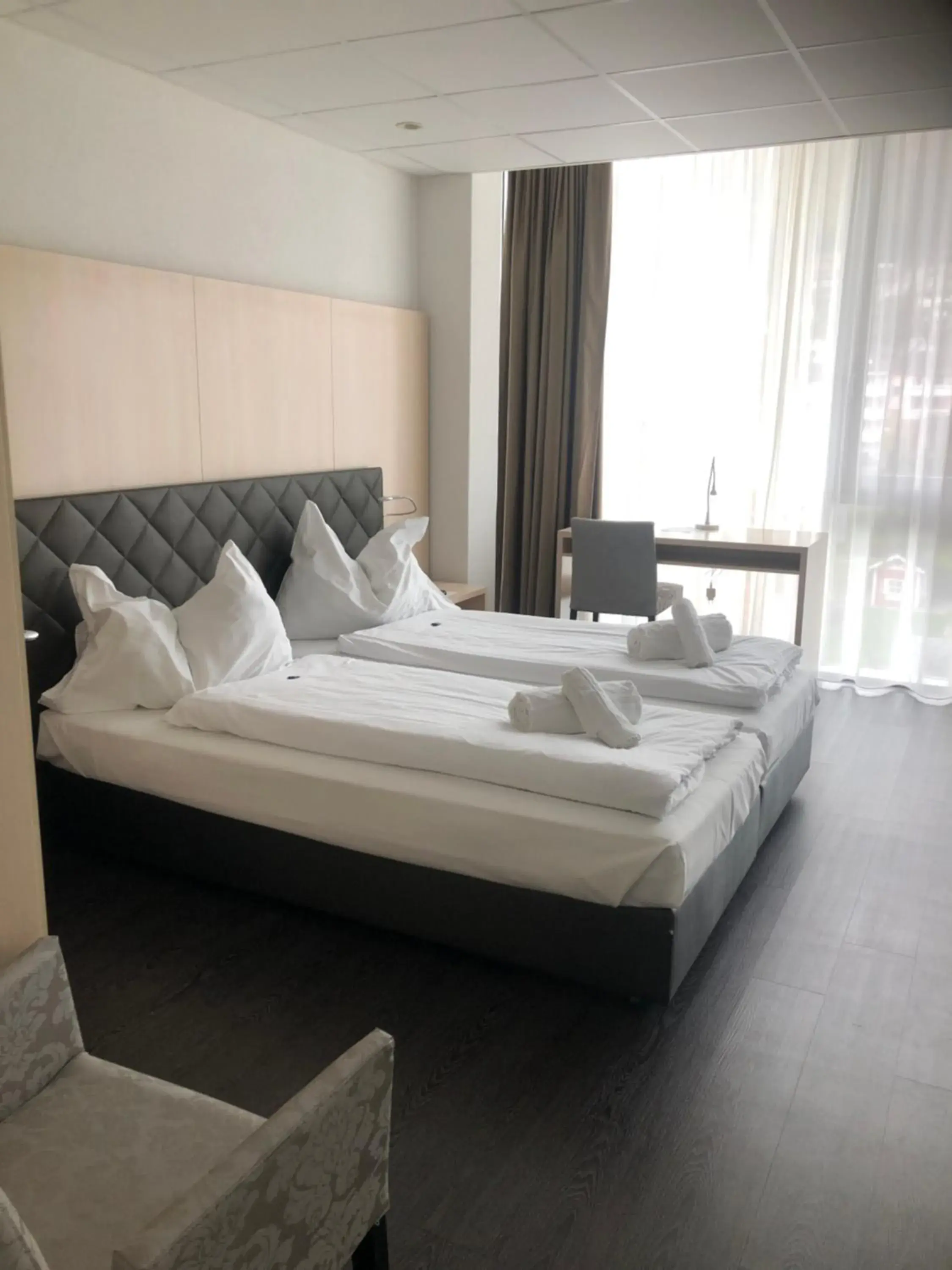 Staff, Bed in Hotel Hine Adon Bern Airport