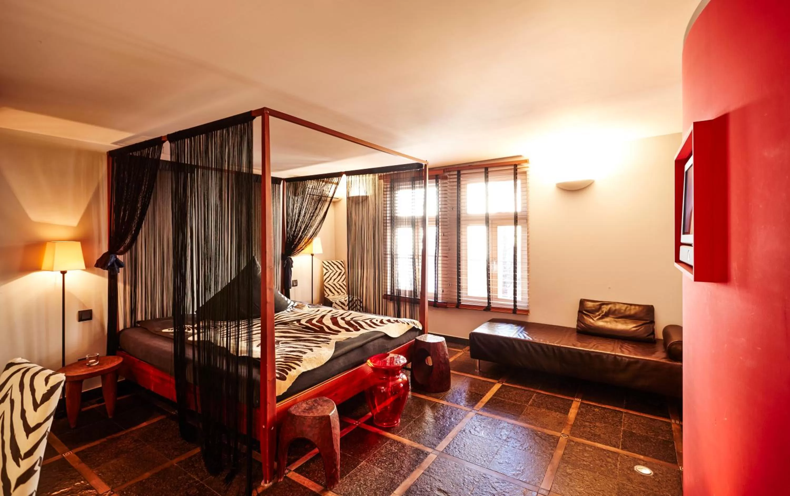 Photo of the whole room, Bed in Der Zauberlehrling