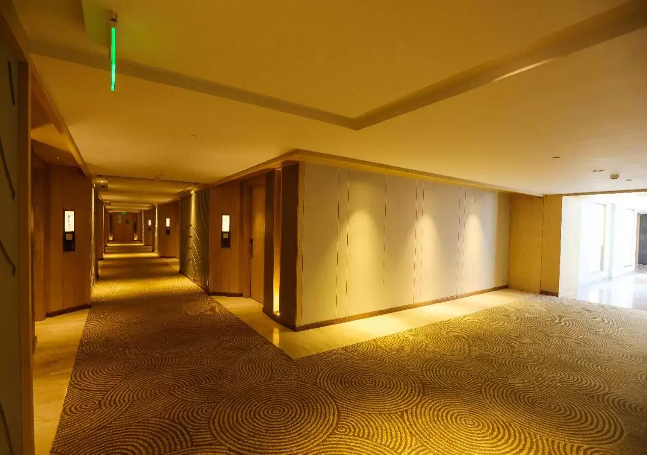 Lobby or reception in Radisson Bhopal