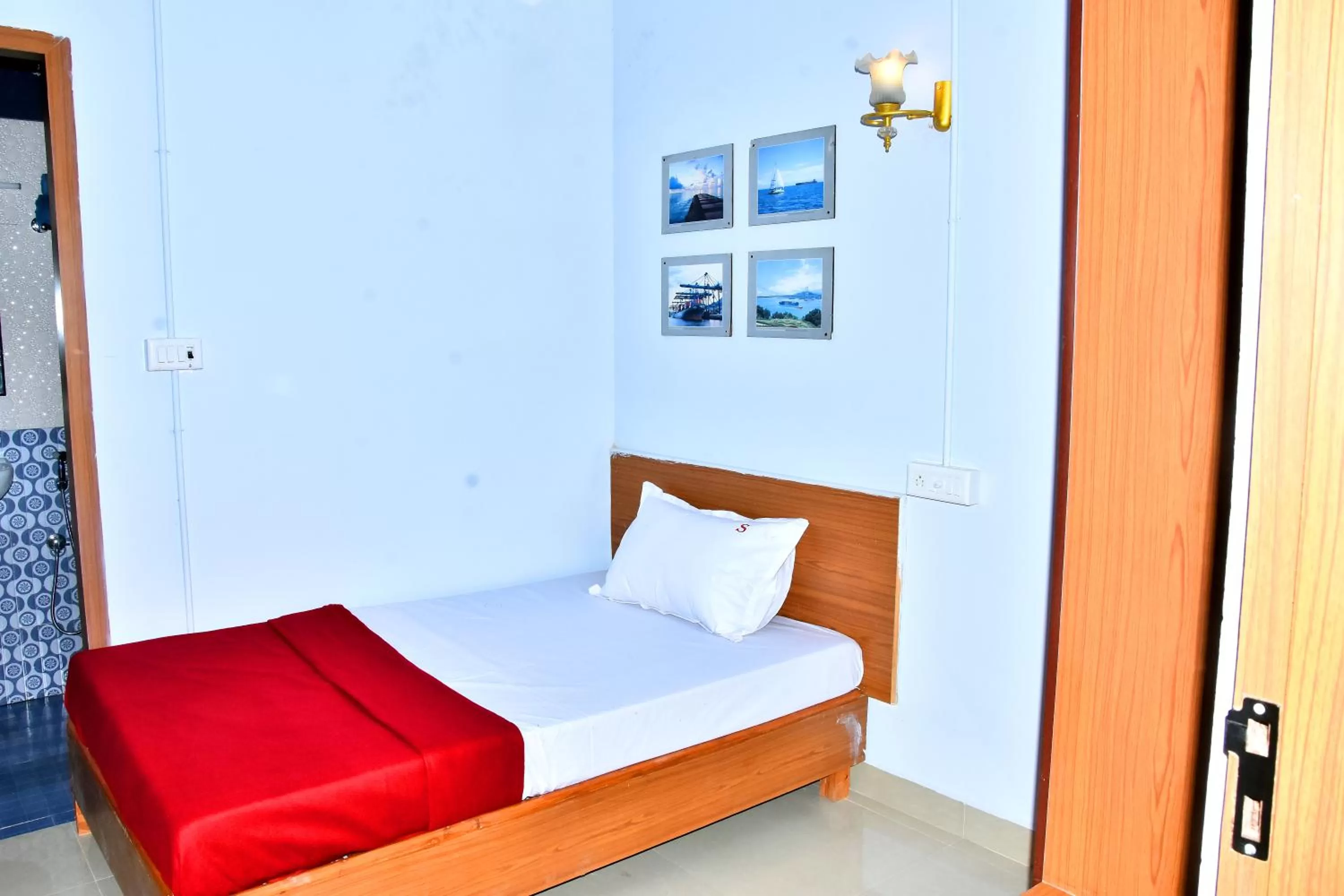 Bed in Sangam Inn & Banquets