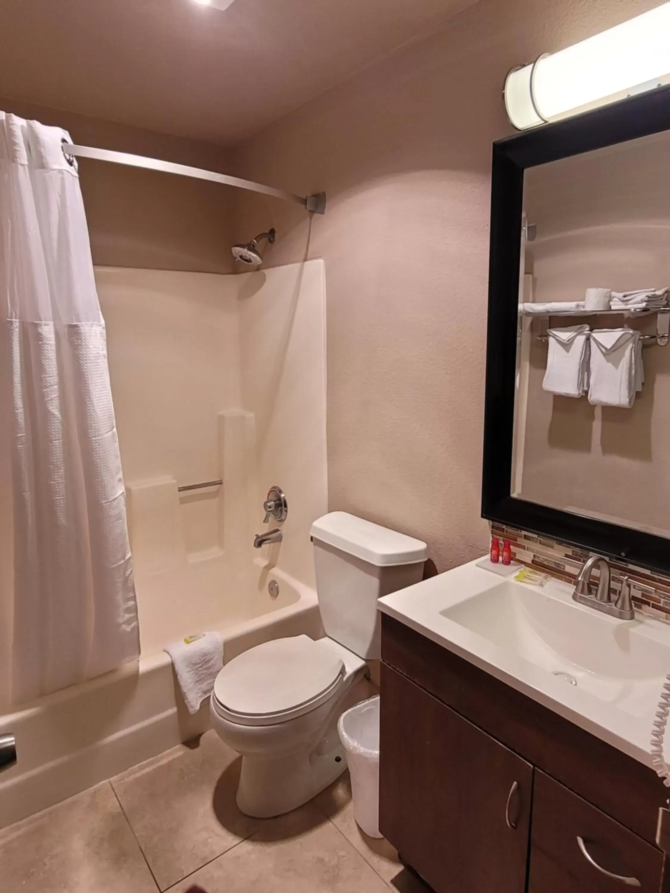 Toilet, Bathroom in SureStay Hotel by Best Western Williams - Grand Canyon