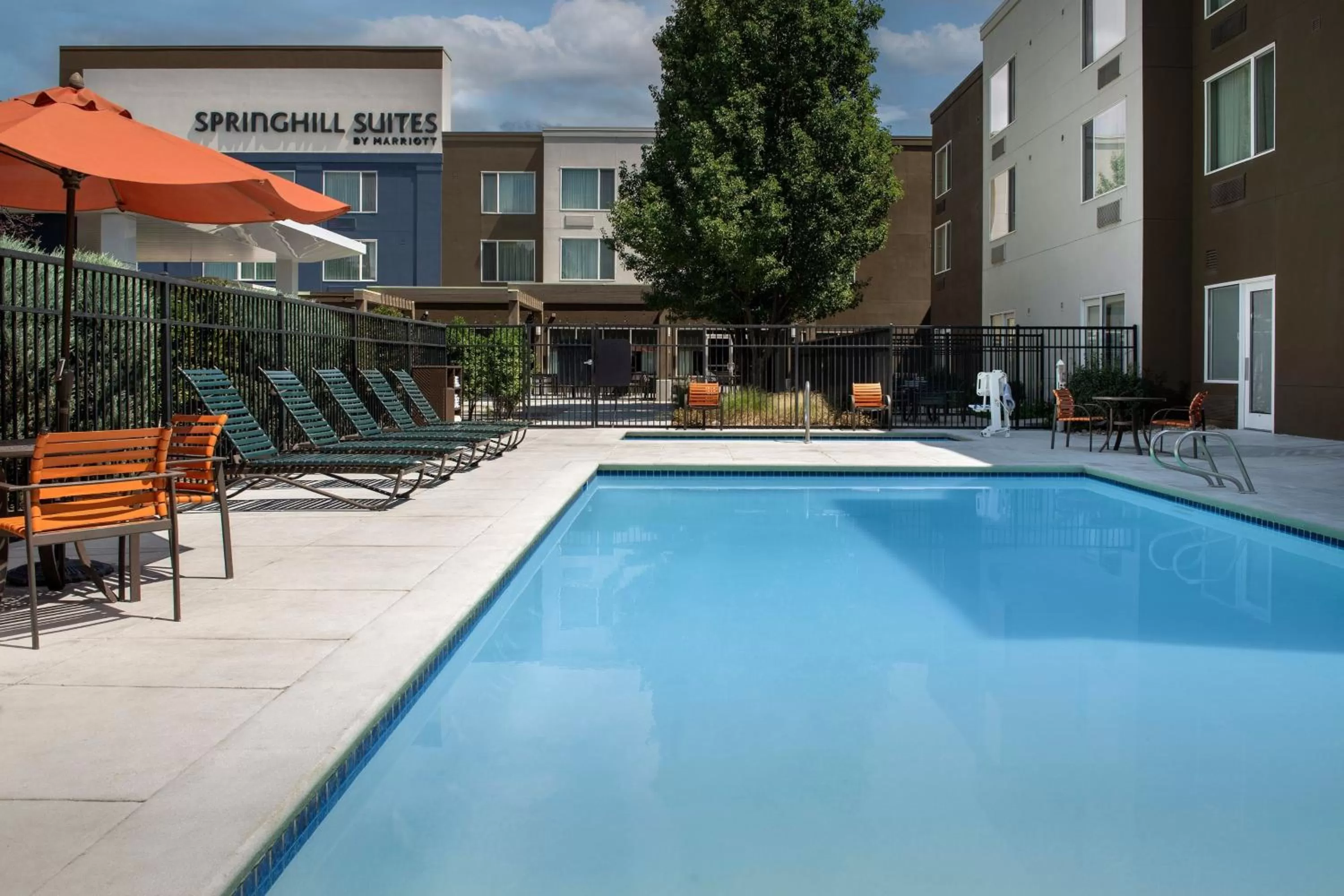 Swimming pool in SpringHill Suites by Marriott Boise ParkCenter